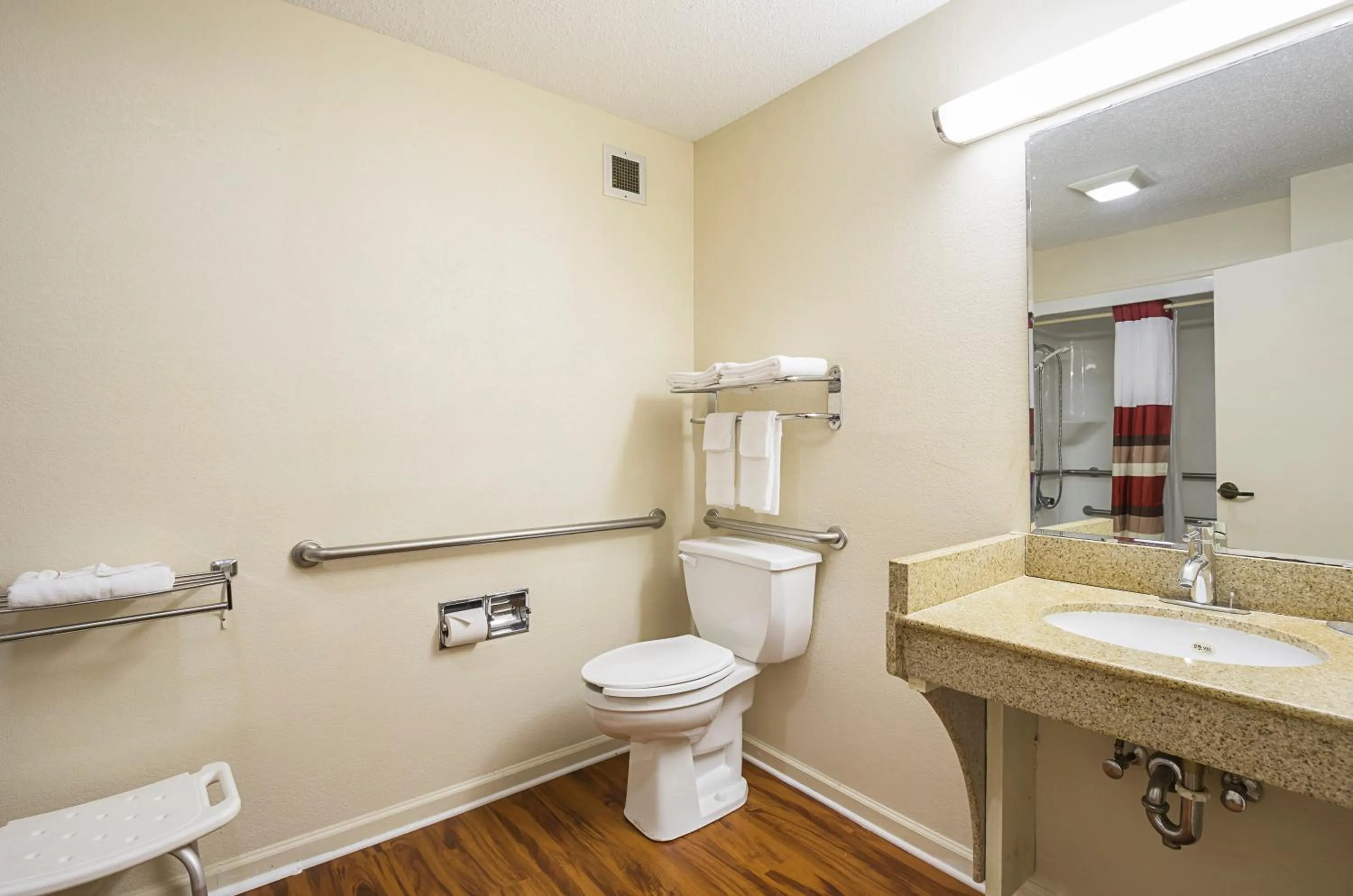 Bathroom in Red Roof Inn & Suites Scottsboro