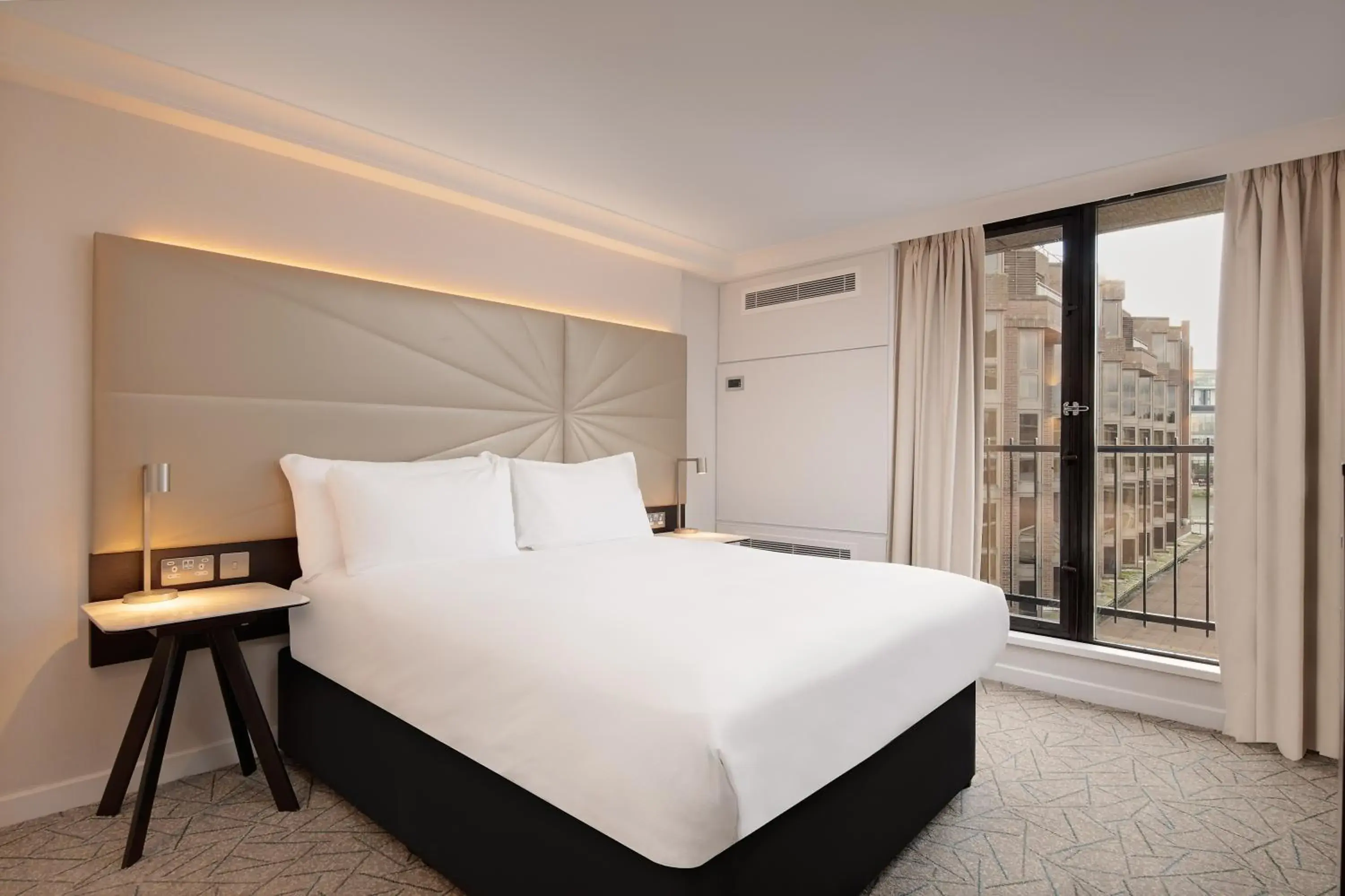 Queen Room - Mobility Access in Hilton Birmingham Metropole Hotel Queen Room - Mobility Access in Hilton Birmingham Metropole Hotel