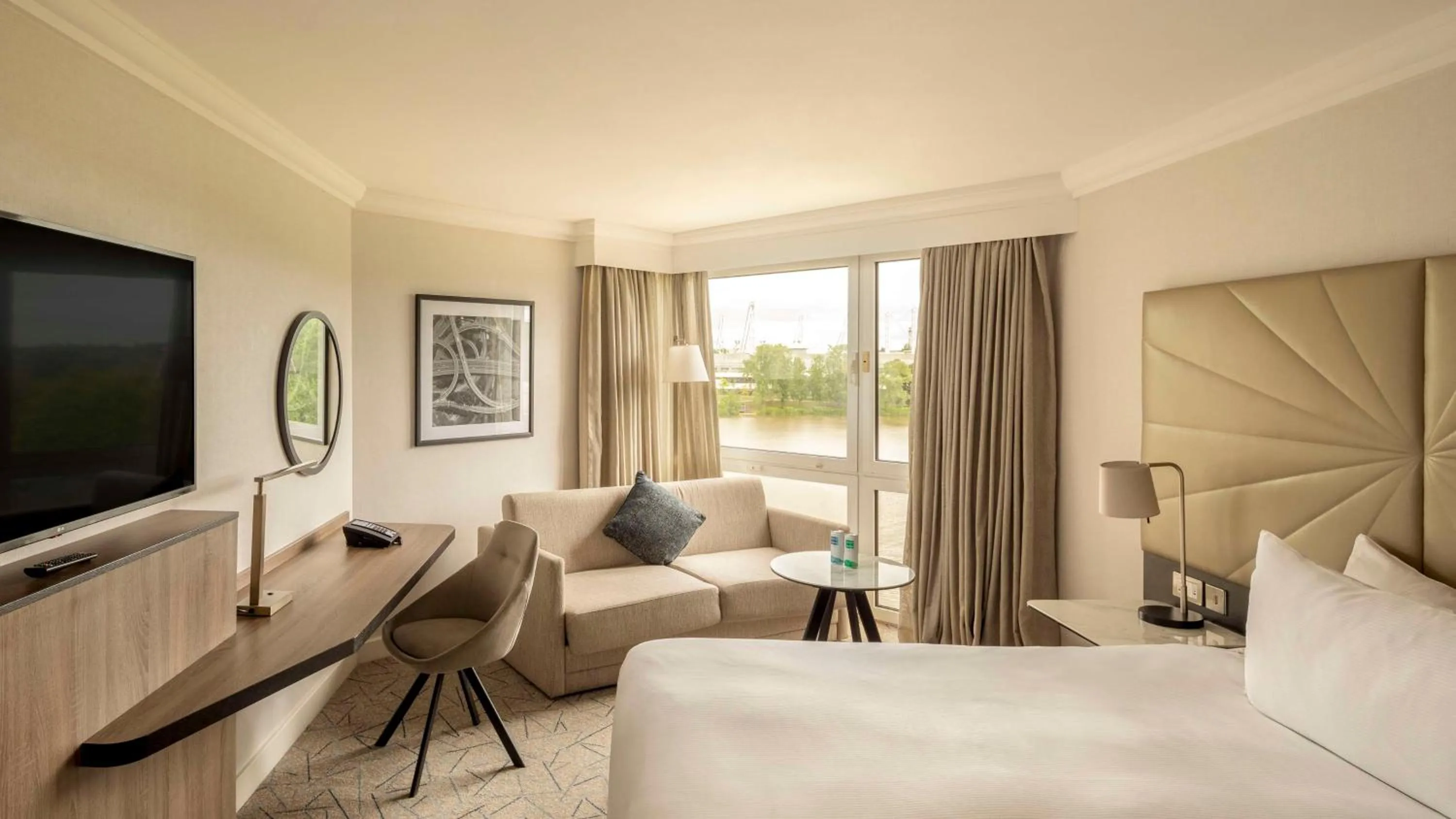 Bed in Hilton Birmingham Metropole Hotel