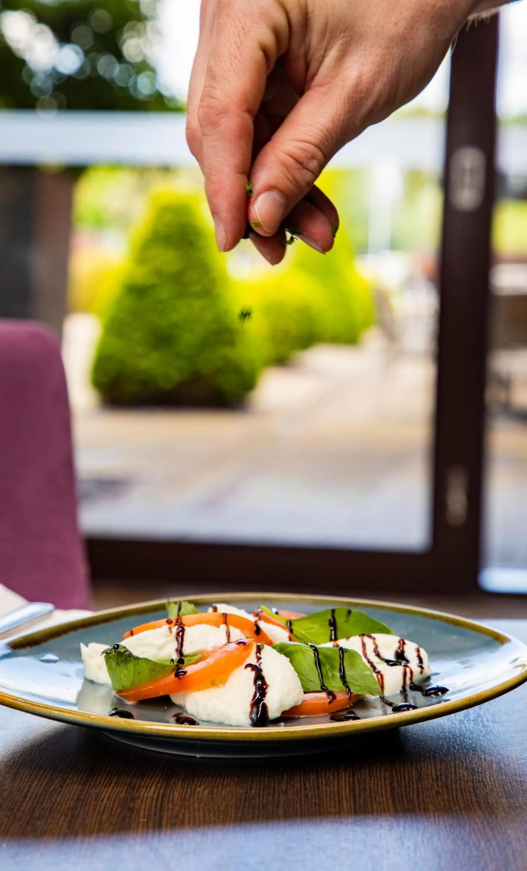 Restaurant/places to eat in Crowne Plaza Reading