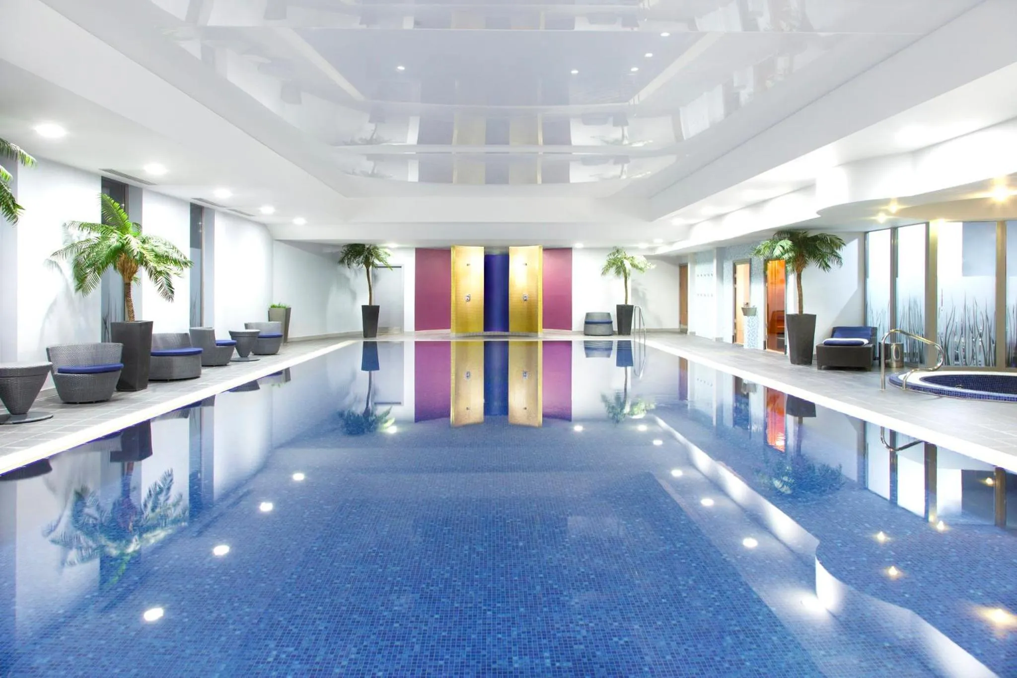 Swimming pool in Crowne Plaza Reading