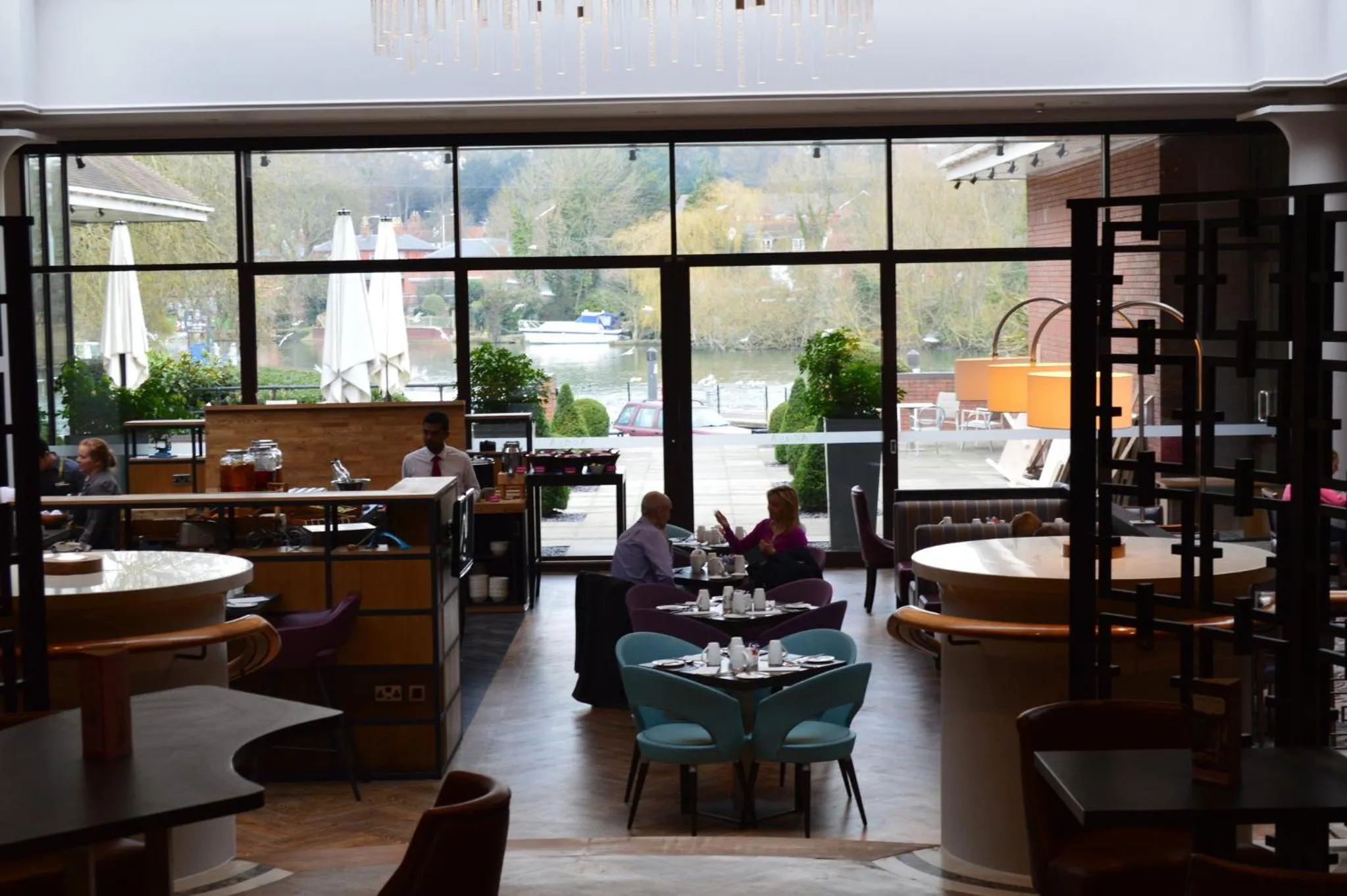 Restaurant/places to eat in Crowne Plaza Reading