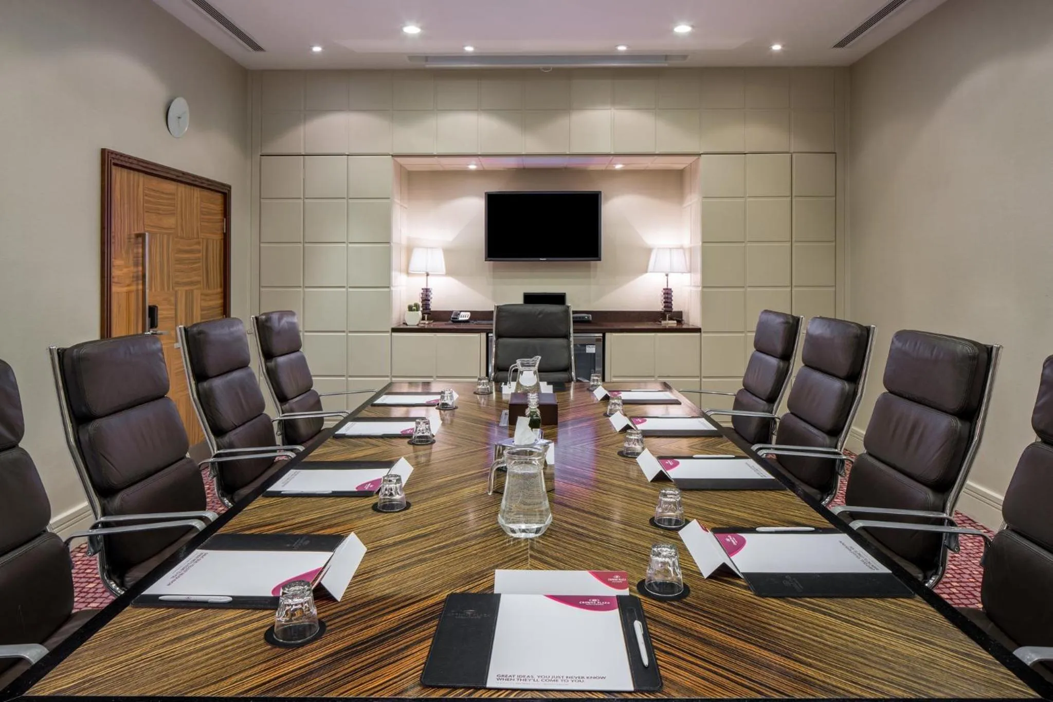 Meeting/conference room in Crowne Plaza Reading