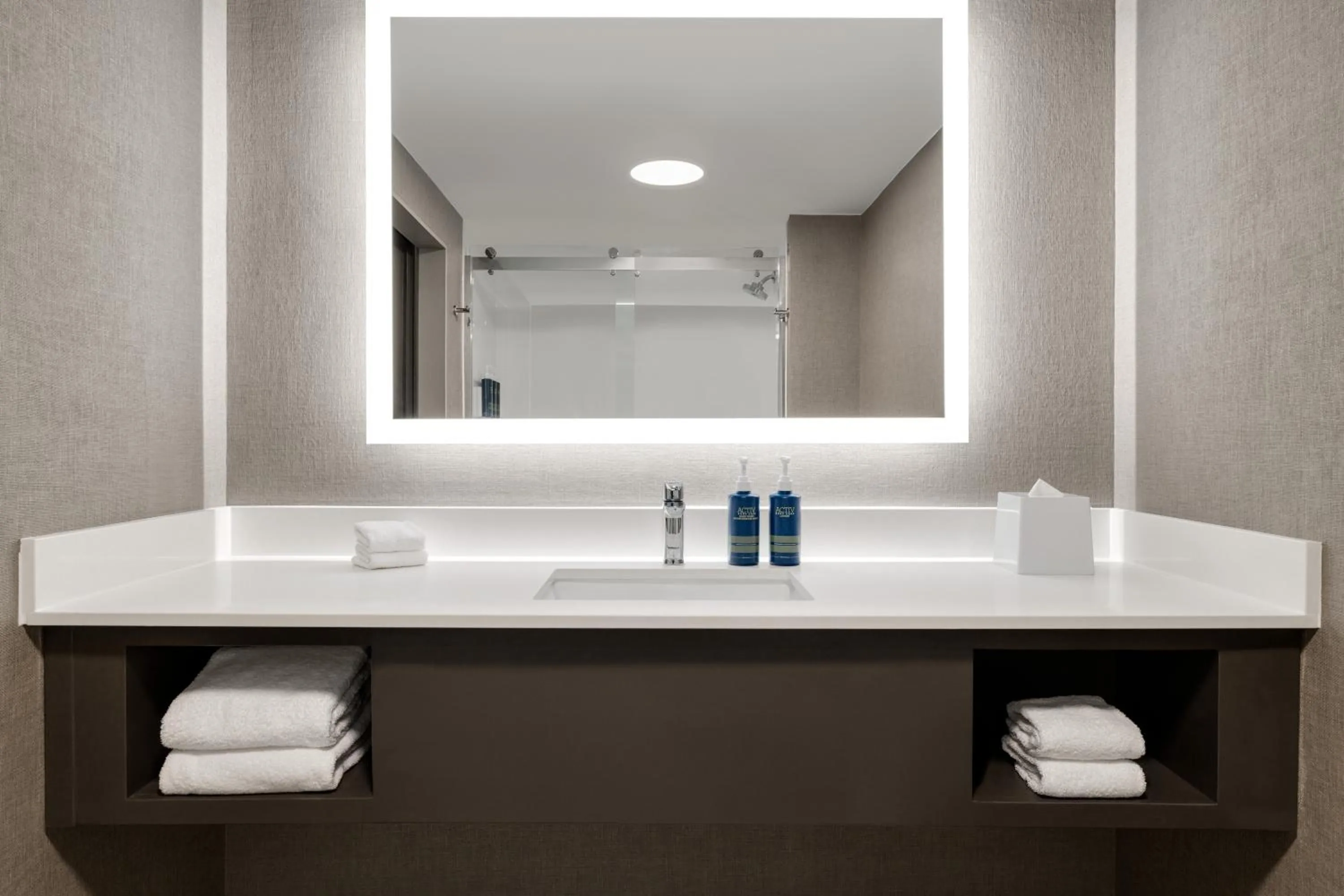 Bathroom in Four Points by Sheraton Columbus-Polaris