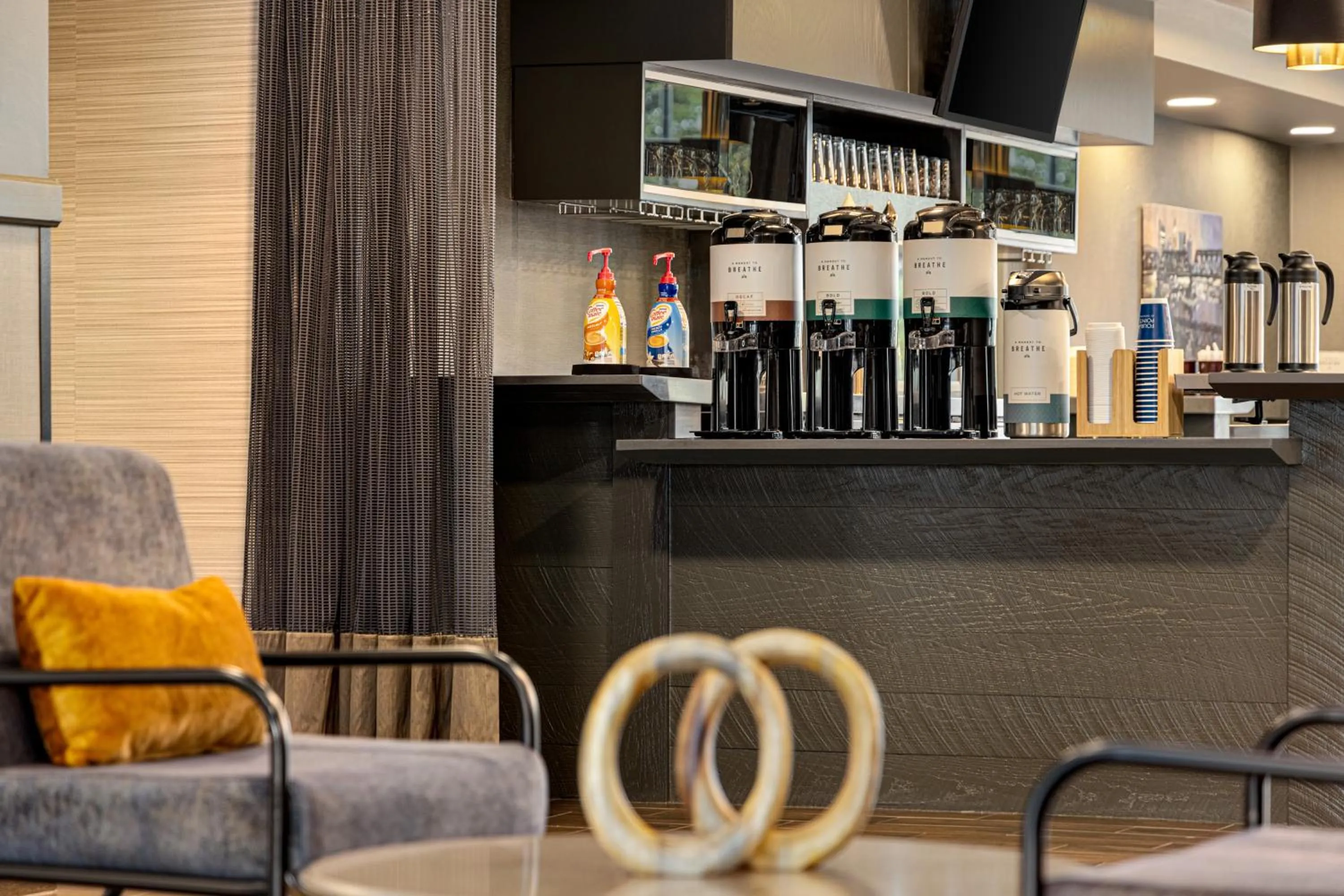 Coffee/tea facilities in Four Points by Sheraton Columbus-Polaris
