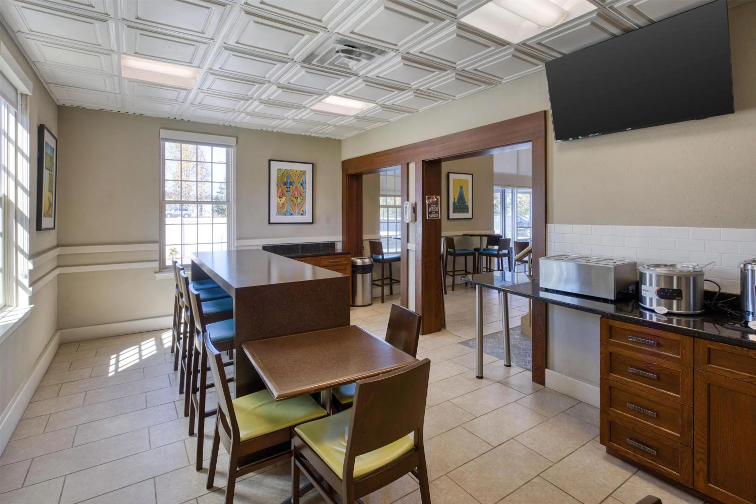 Restaurant/places to eat in Best Western Hendersonville Inn