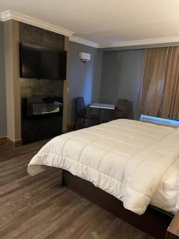 Bed in The Lincoln Hotel Philadelphia