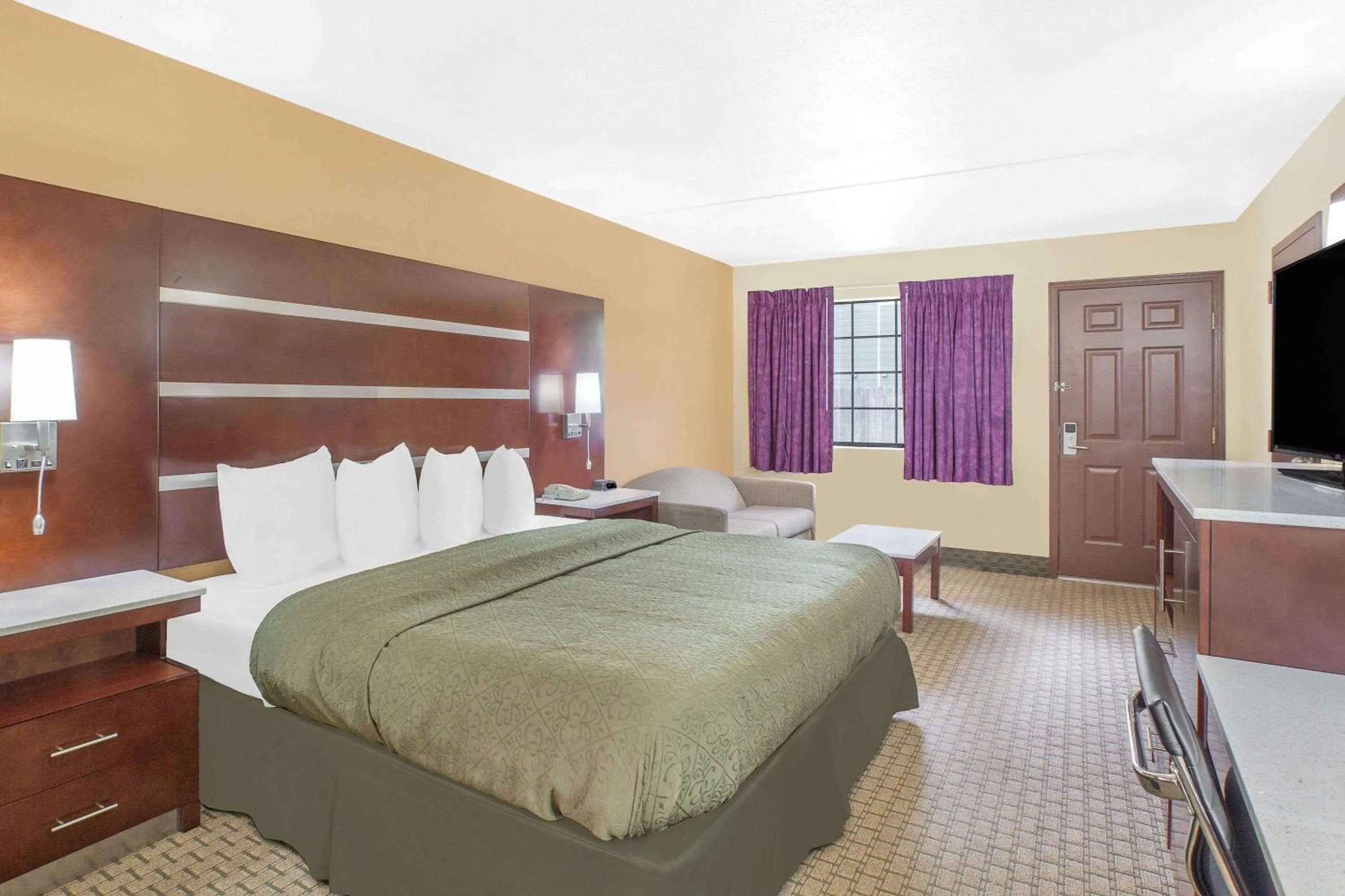 Photo of the whole room, Bed in Days Inn by Wyndham Fayetteville