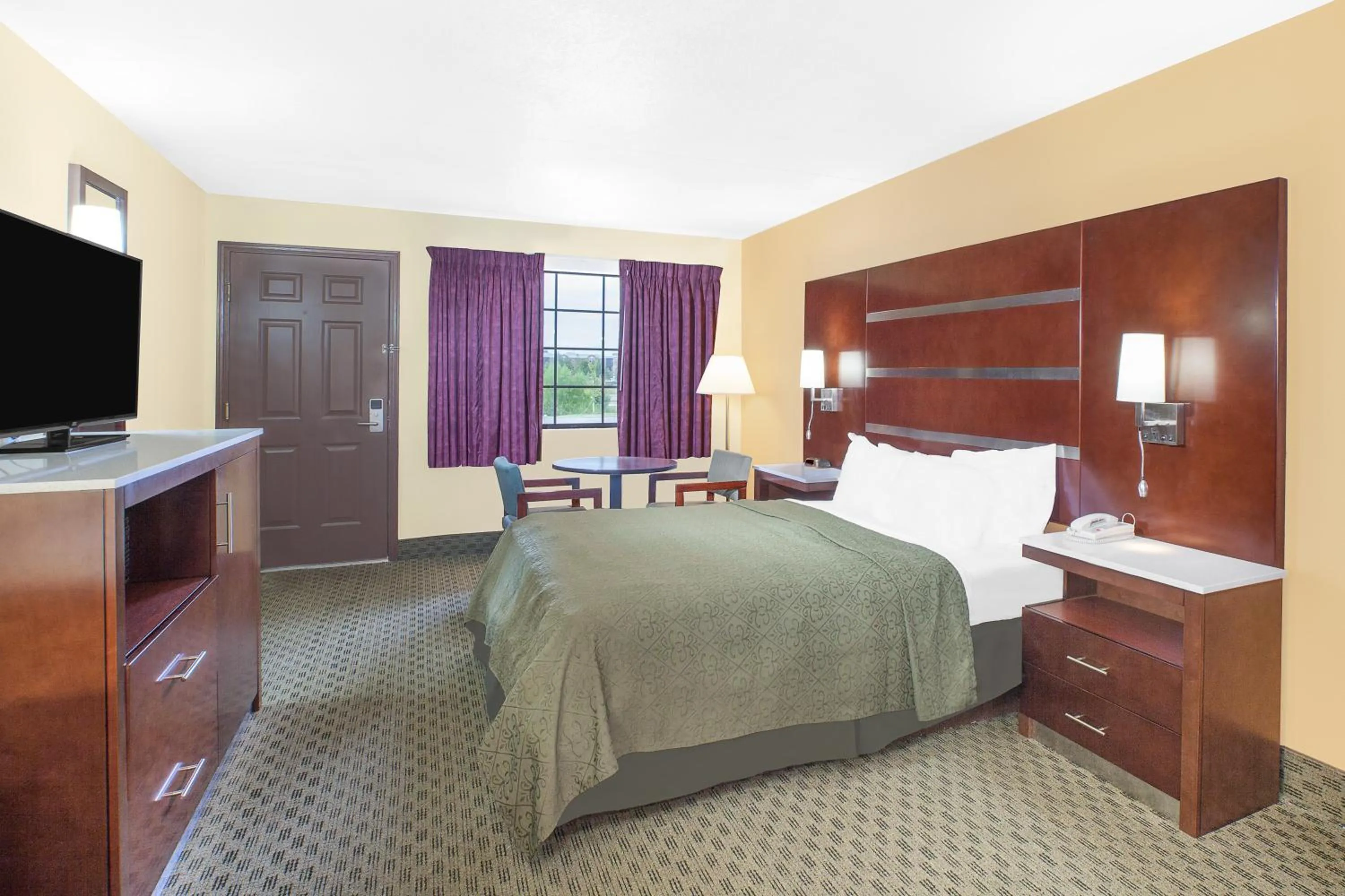 Bedroom, Bed in Days Inn by Wyndham Fayetteville