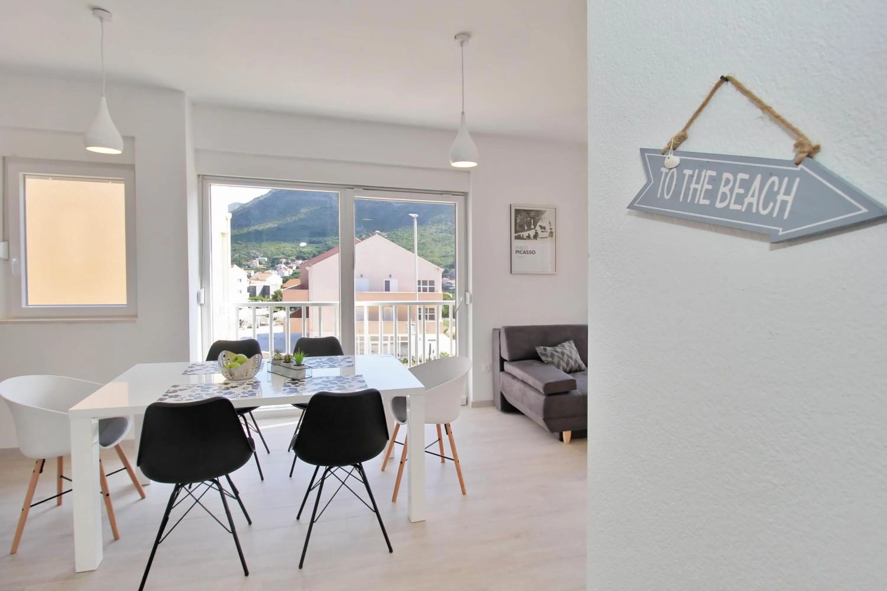 Dining area in Bacan Family Apartments