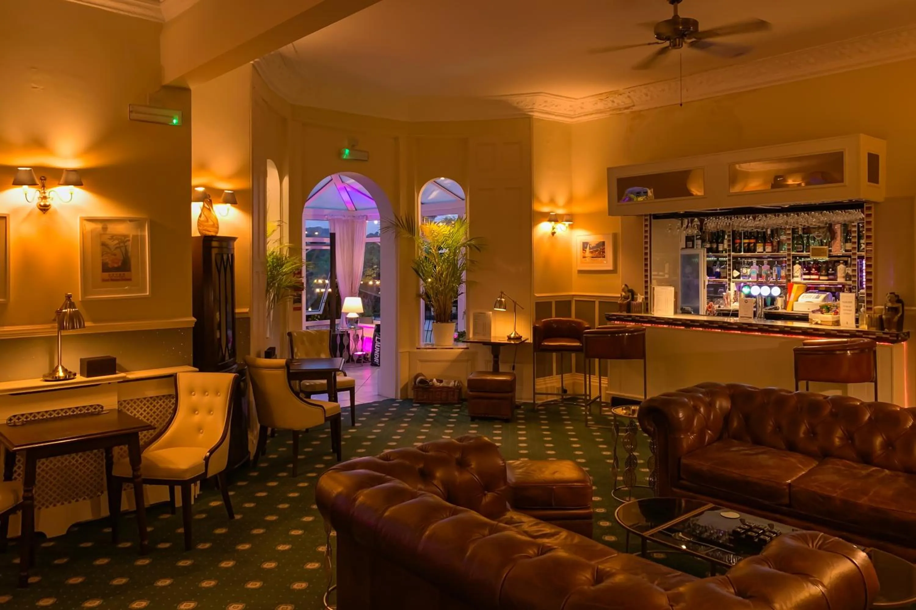 Lounge or bar in Riviera Lodge Hotel