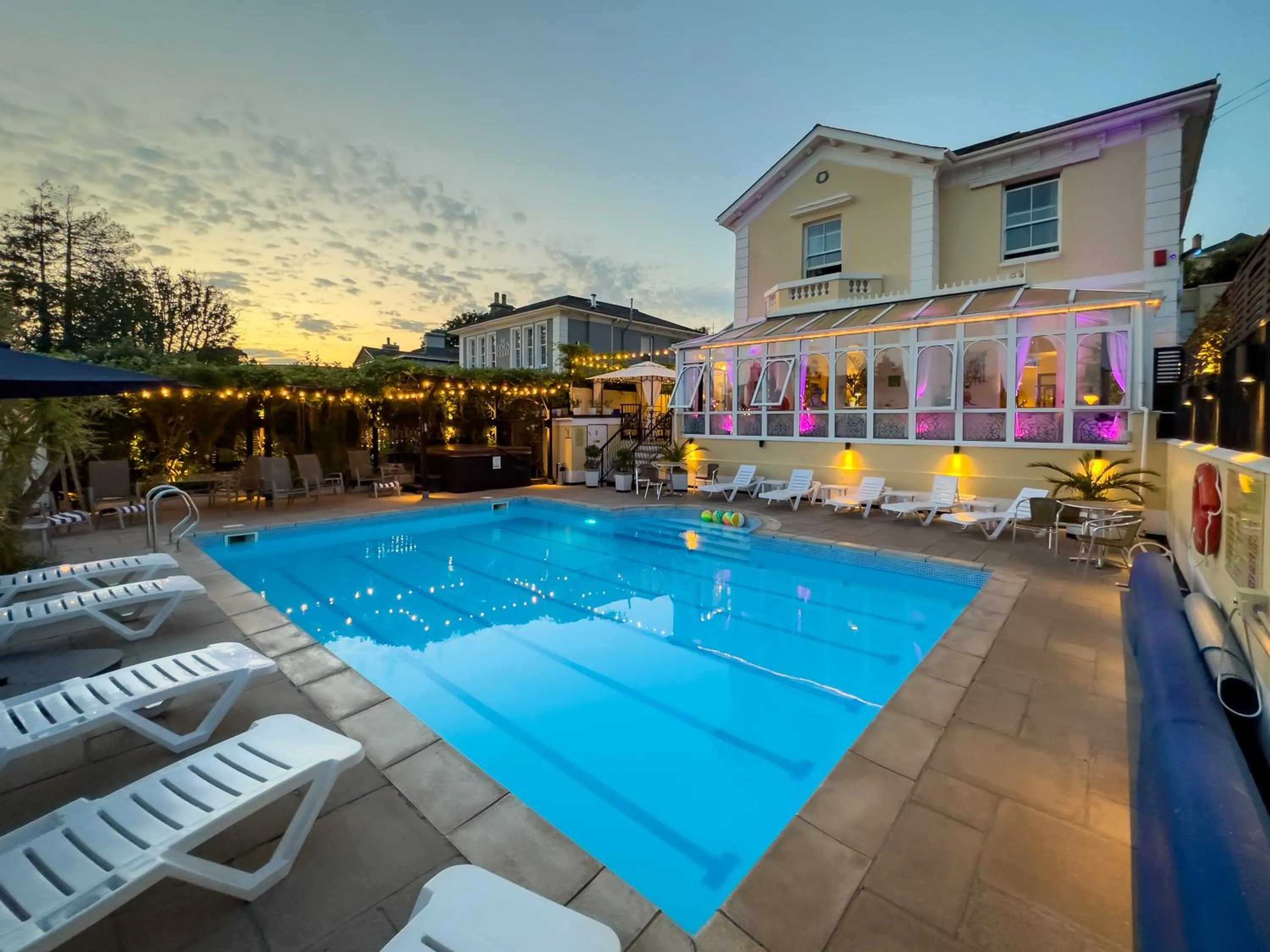 Property building in Riviera Lodge Hotel