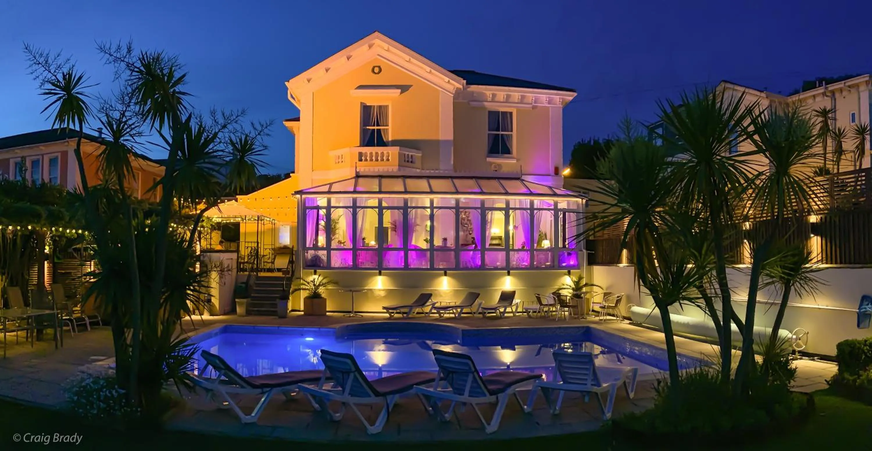 Property building in Riviera Lodge Hotel