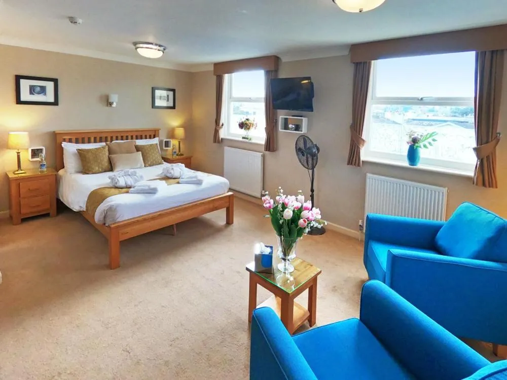 Photo of the whole room, Bed in Riviera Lodge Hotel