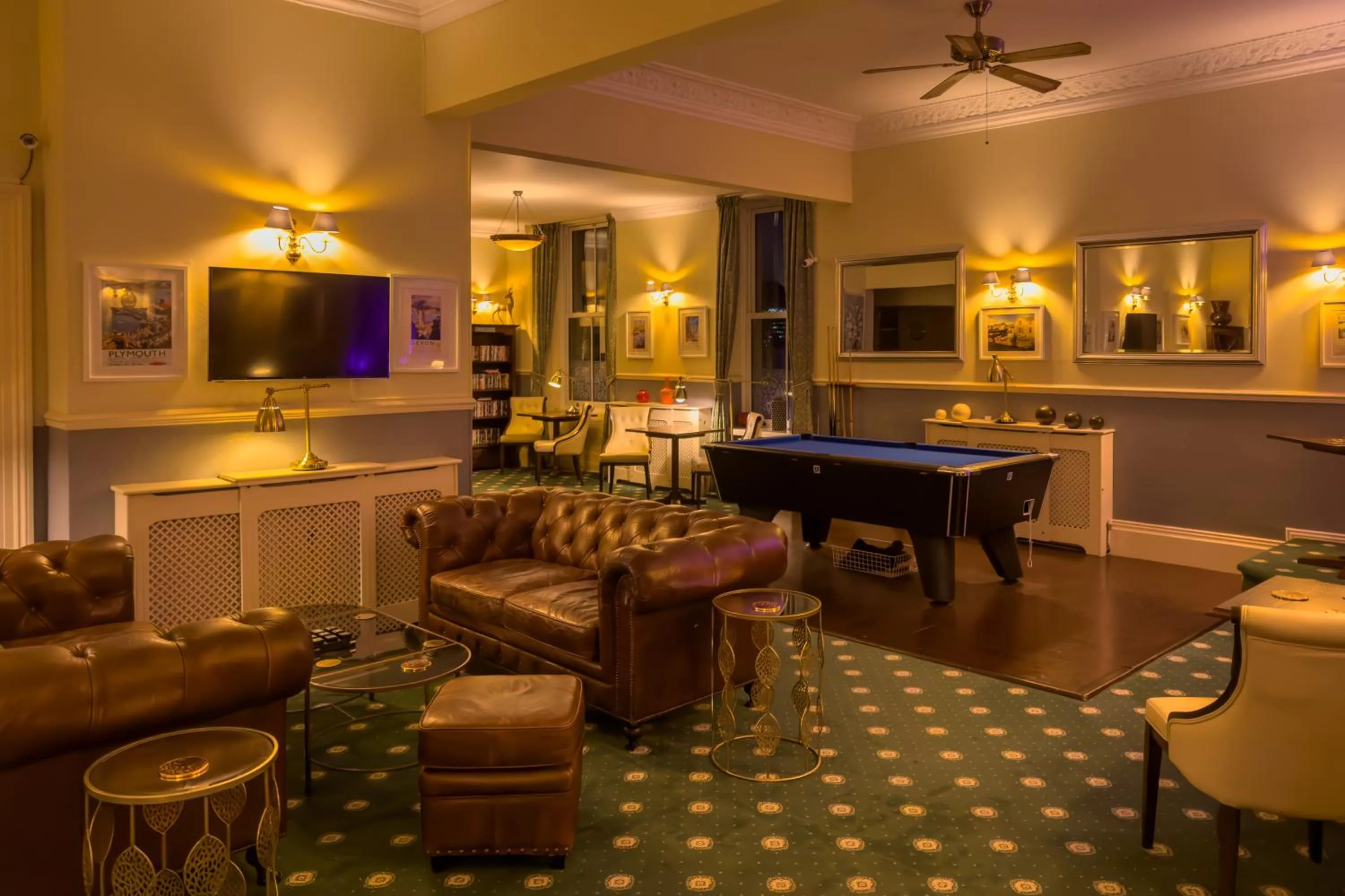 Property building in Riviera Lodge Hotel