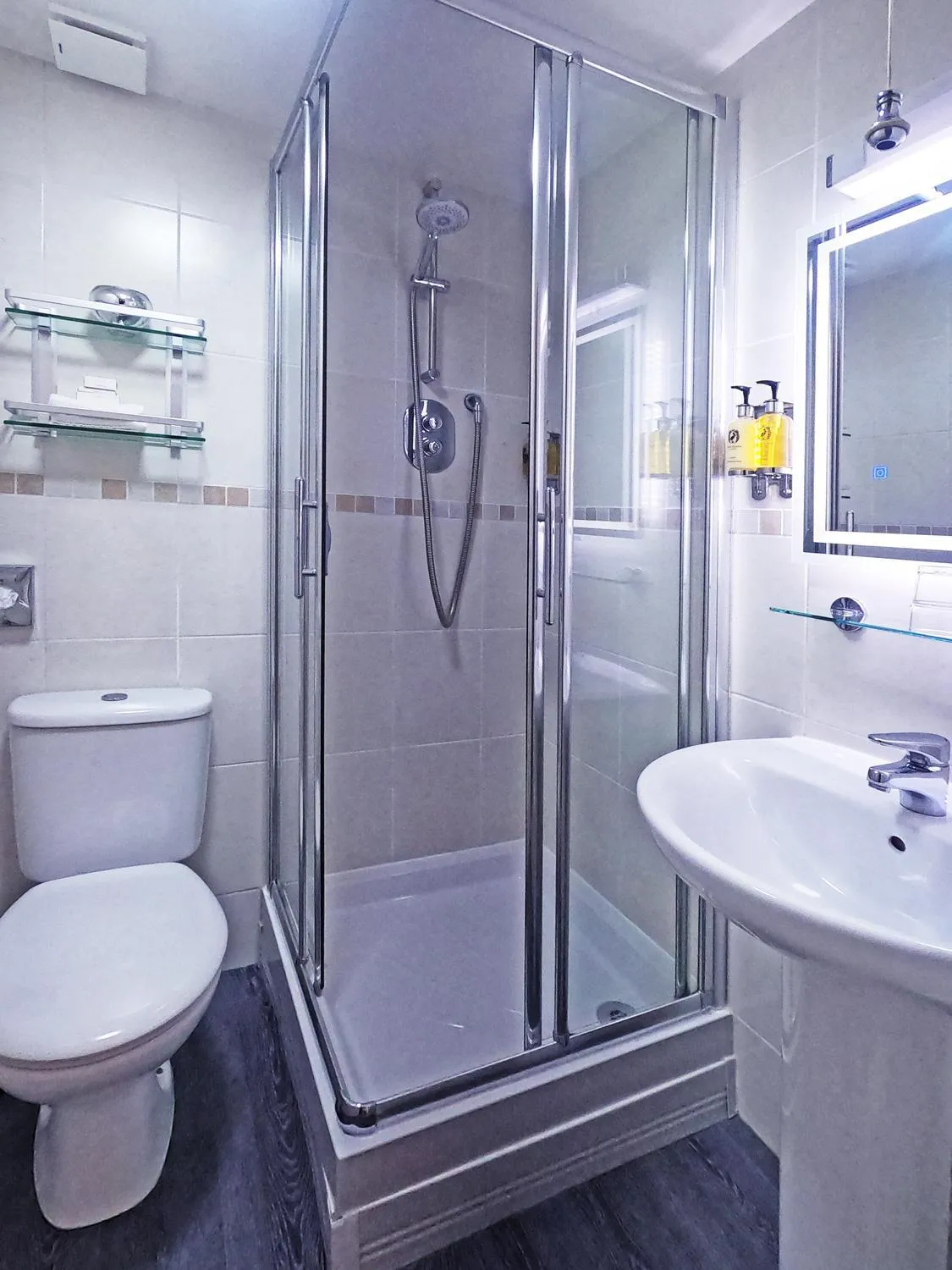 Bathroom in Riviera Lodge Hotel