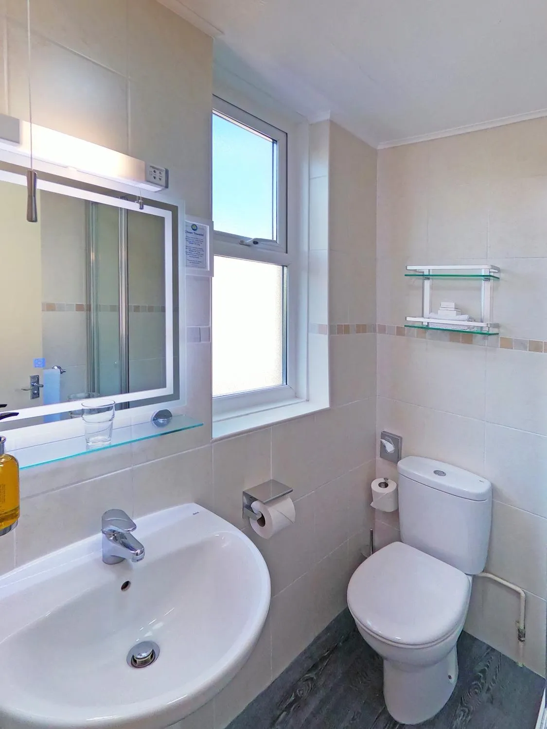 Bathroom in Riviera Lodge Hotel