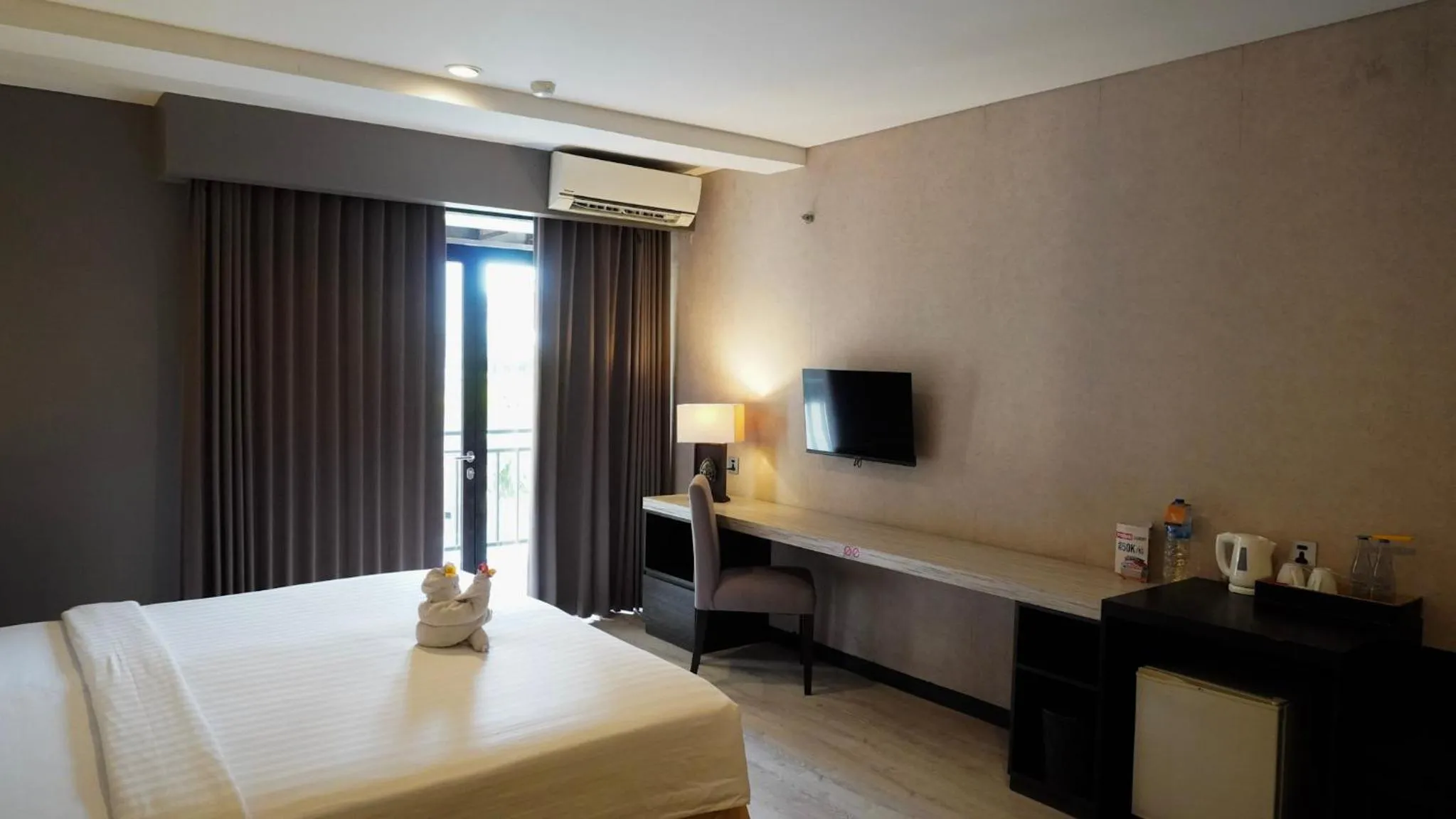 Property building, Bed in Grand Kuta Hotel and Residence