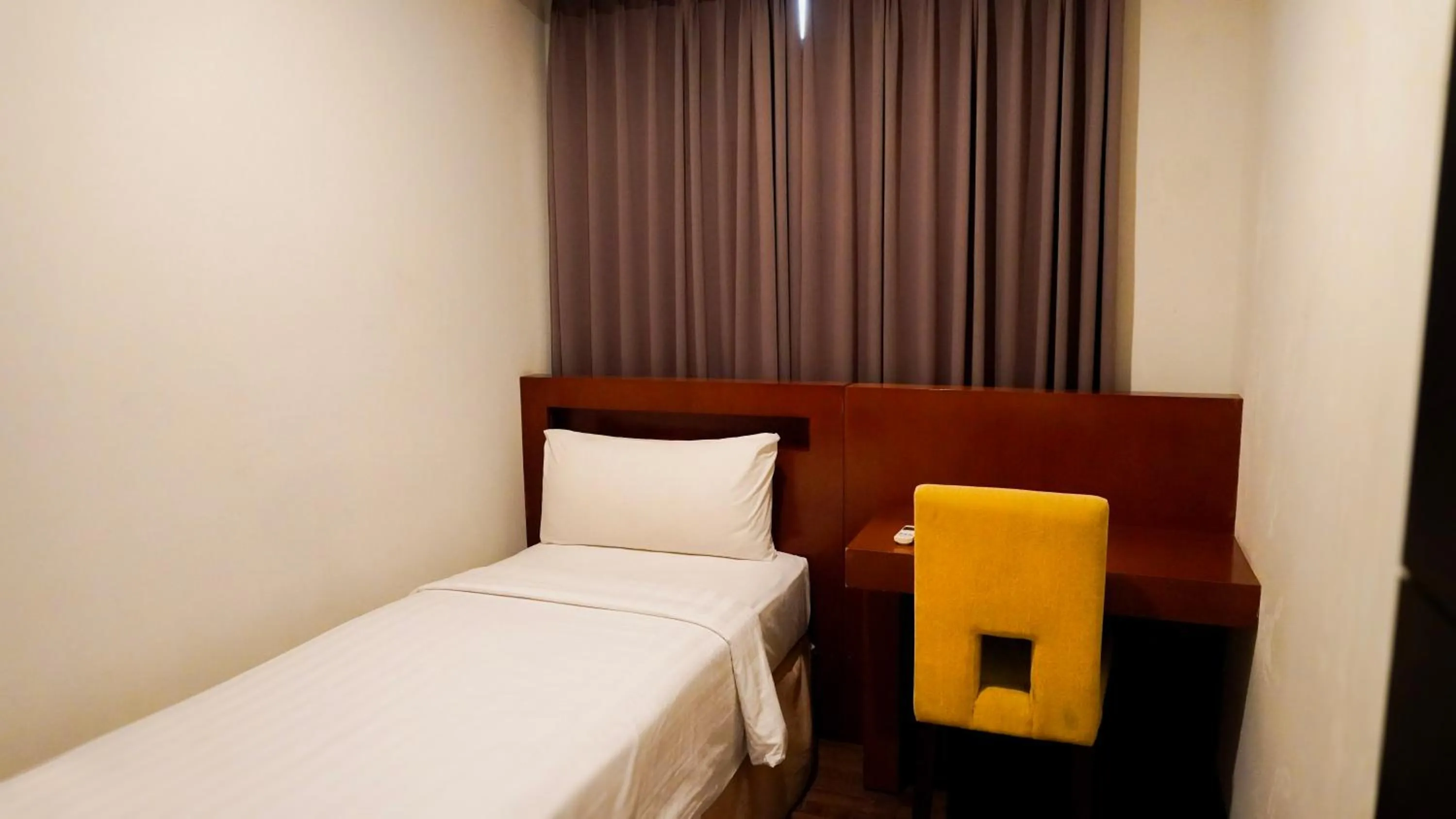 Property building, Bed in Grand Kuta Hotel and Residence