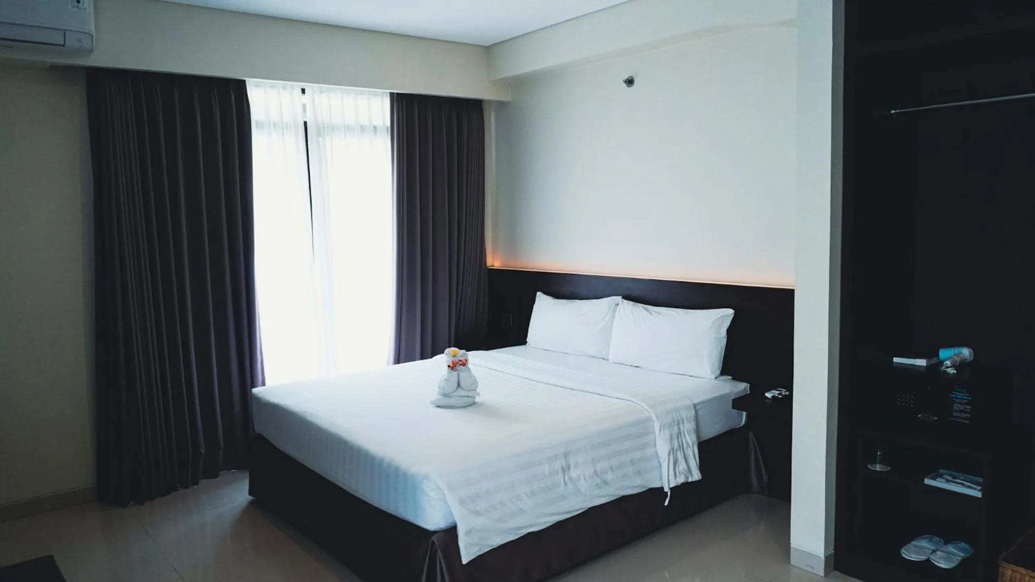 Property building, Bed in Grand Kuta Hotel and Residence