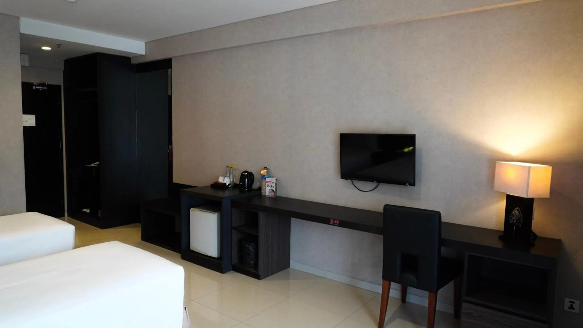 Property building, Bed in Grand Kuta Hotel and Residence
