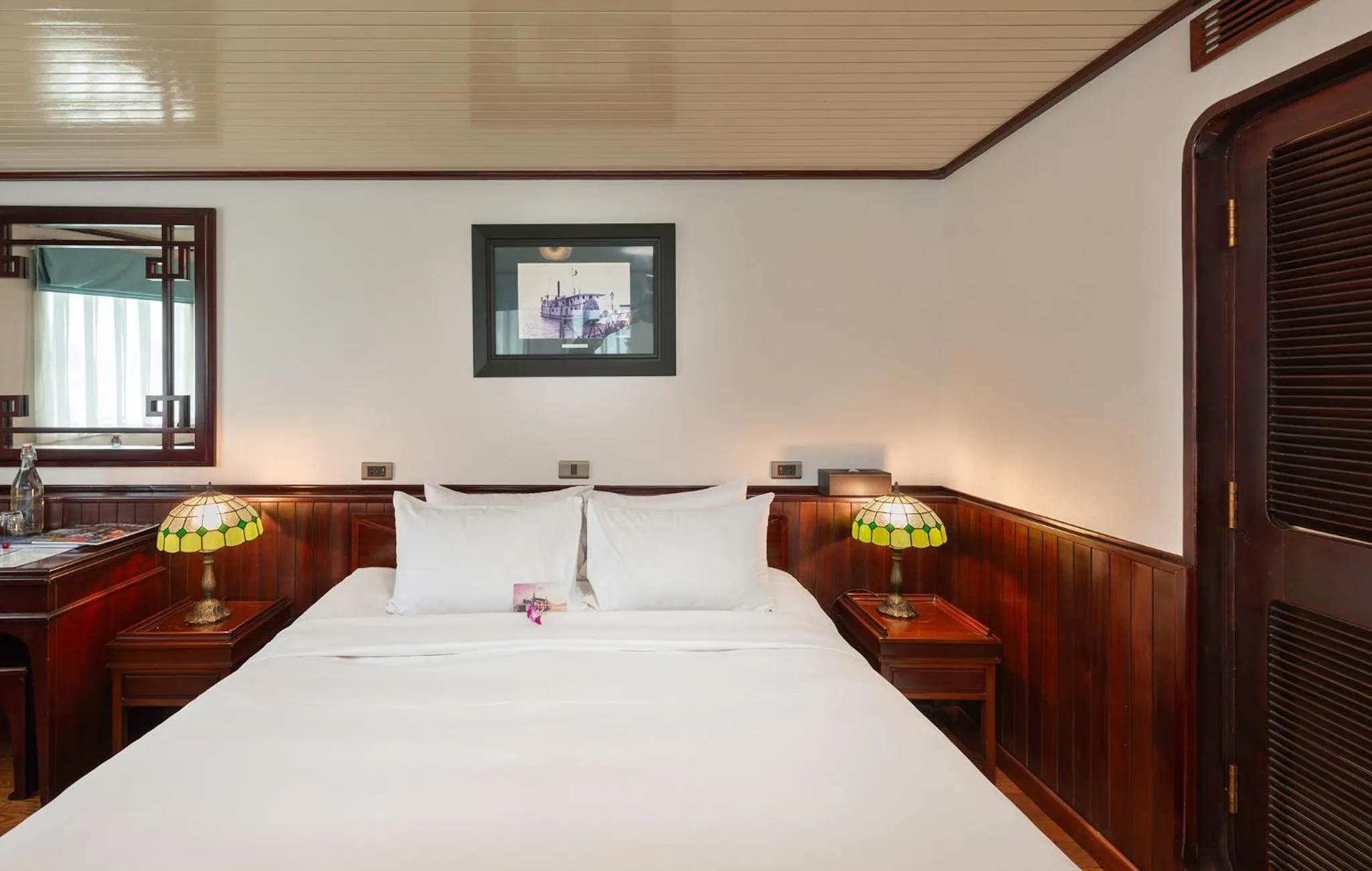 Bed in Emeraude Classic Cruises