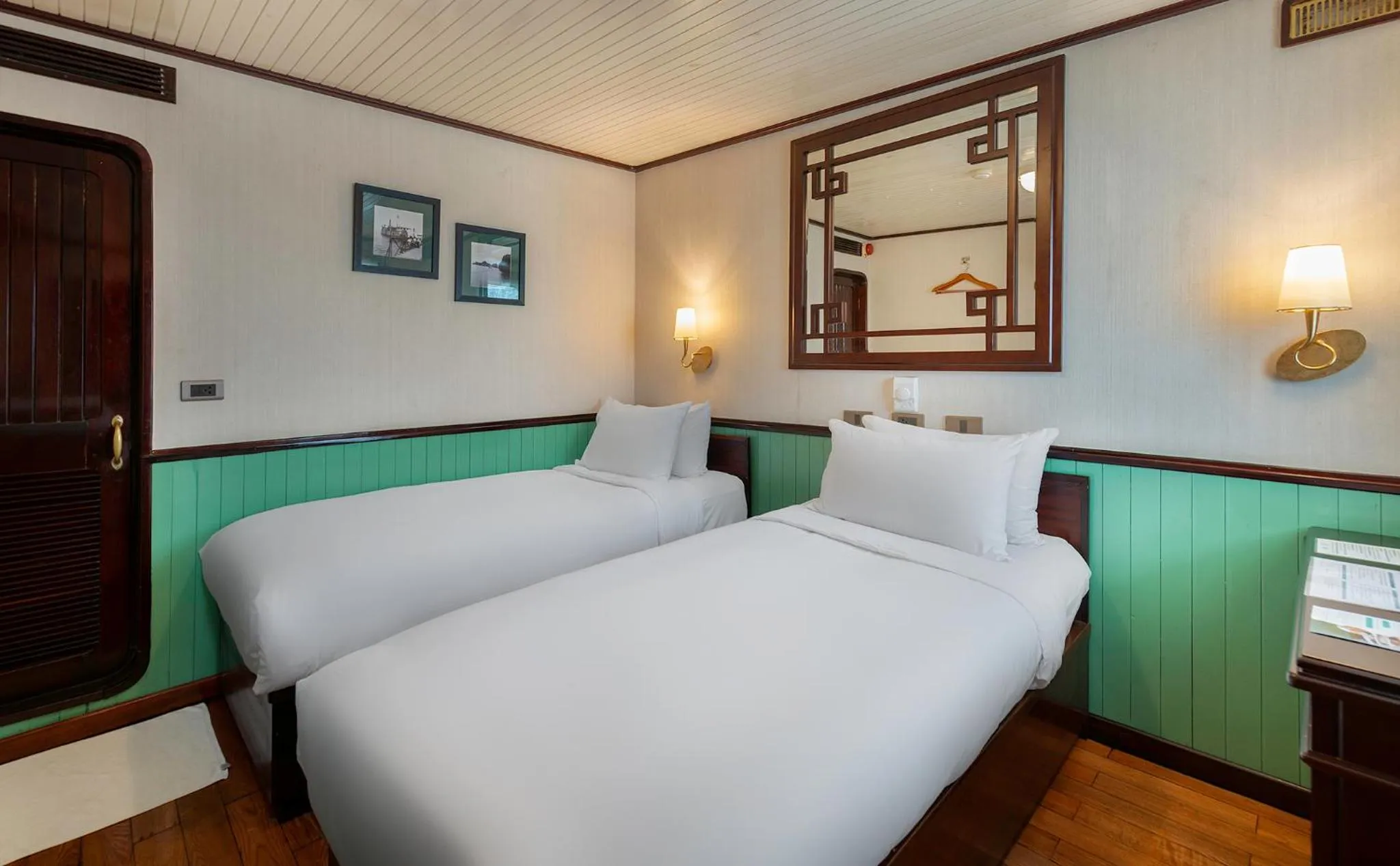 Bedroom, Bed in Emeraude Classic Cruises