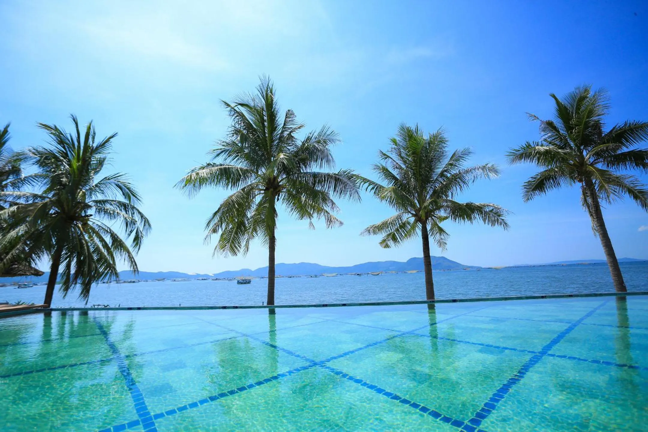 Swimming pool in Que Toi Village Resort Phu Yen
