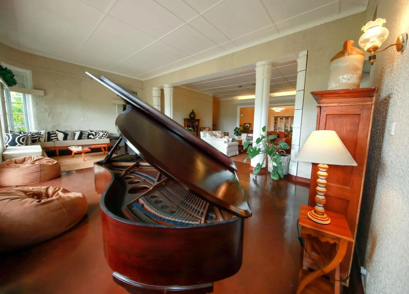 Lobby or reception in Castle Hill Bungalow by Seven Angels