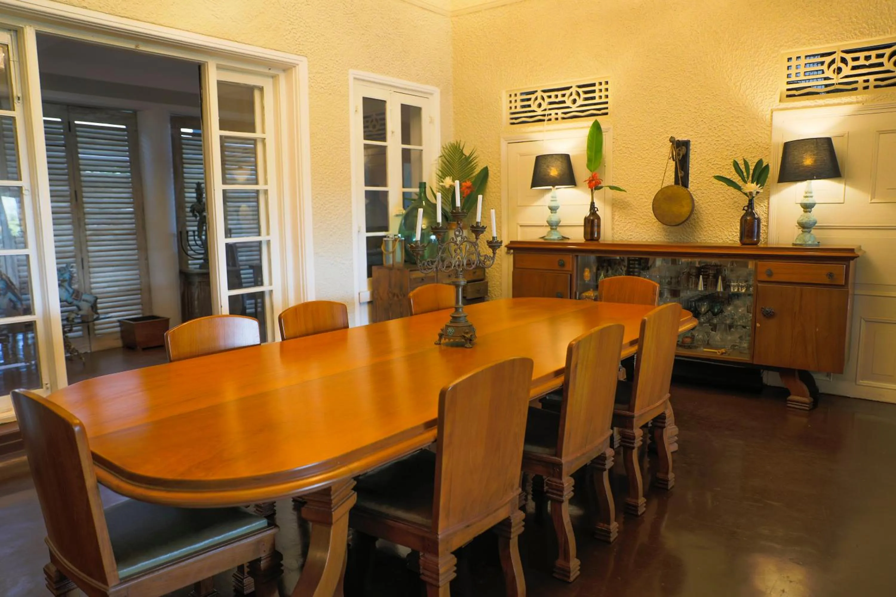 Restaurant/places to eat in Castle Hill Bungalow by Seven Angels