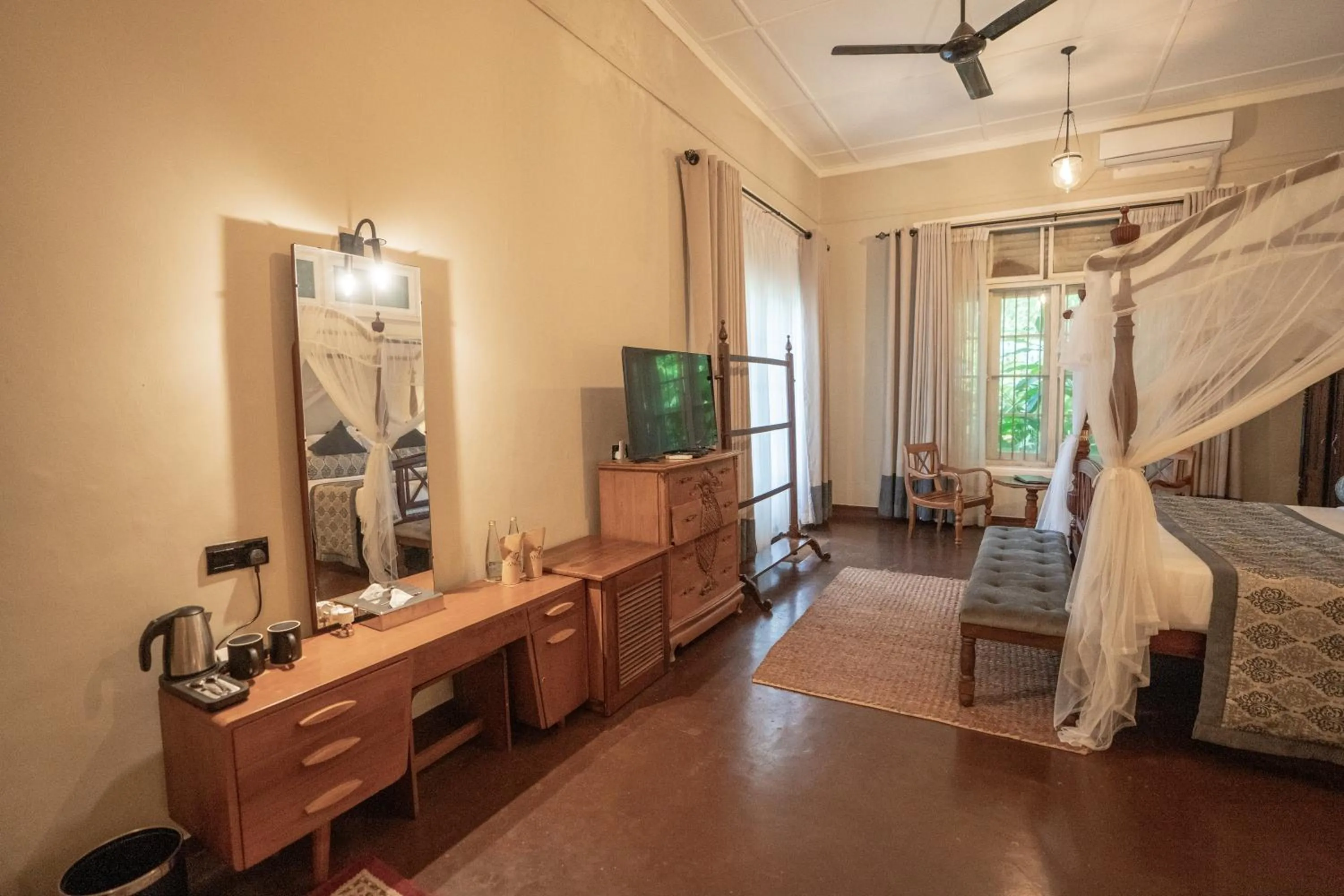 TV and multimedia in Castle Hill Bungalow by Seven Angels