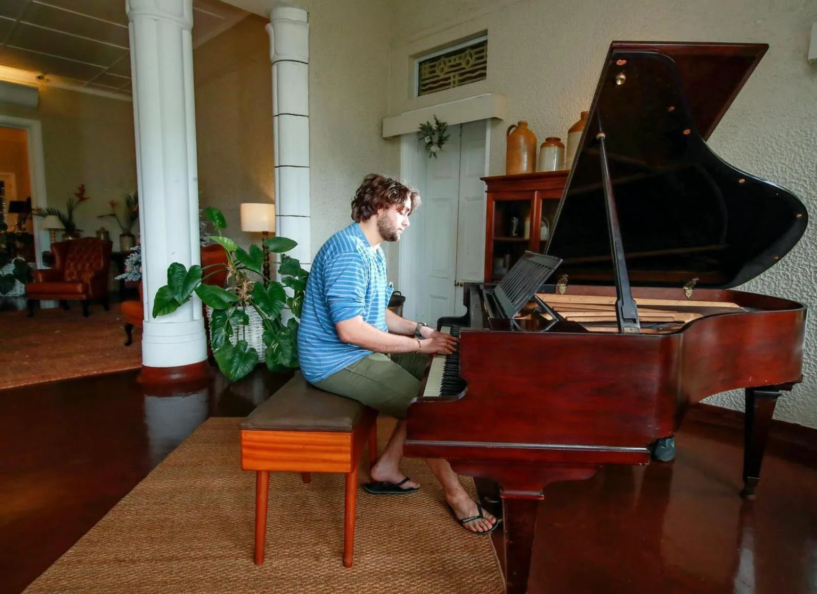 Living room in Castle Hill Bungalow by Seven Angels