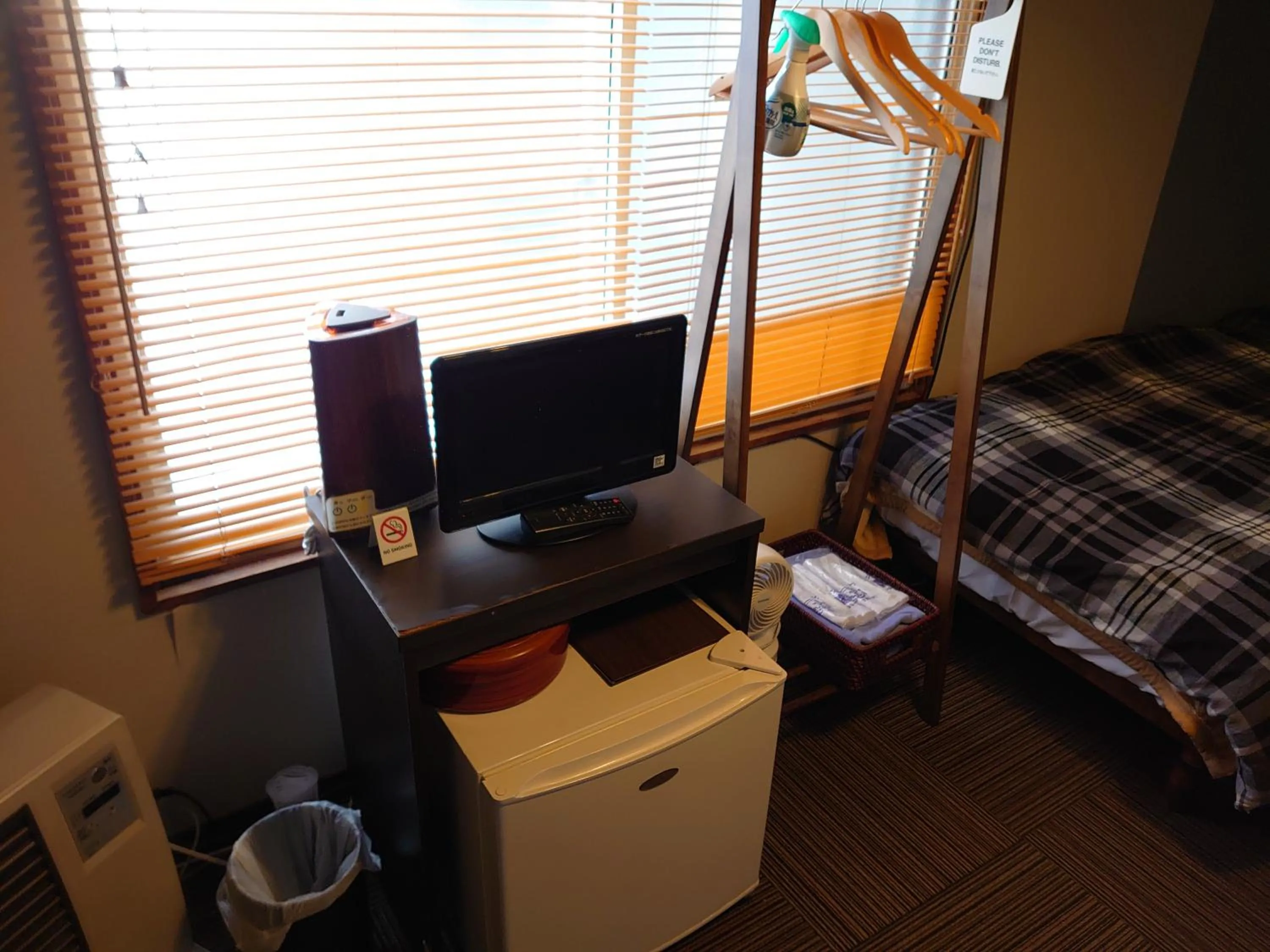 Photo of the whole room, Bed in Mountain Jam