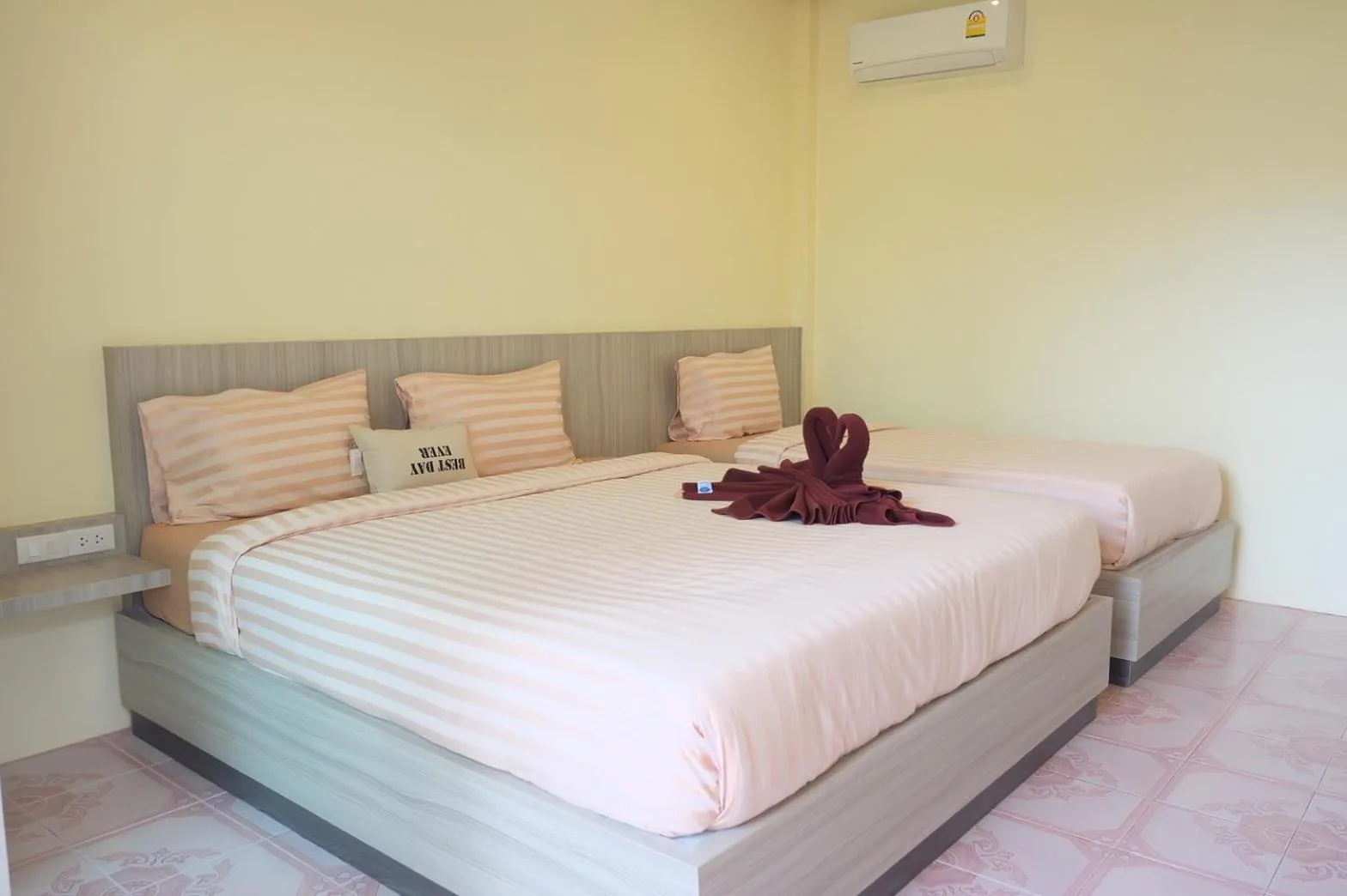 Bed in Chokdee Resort