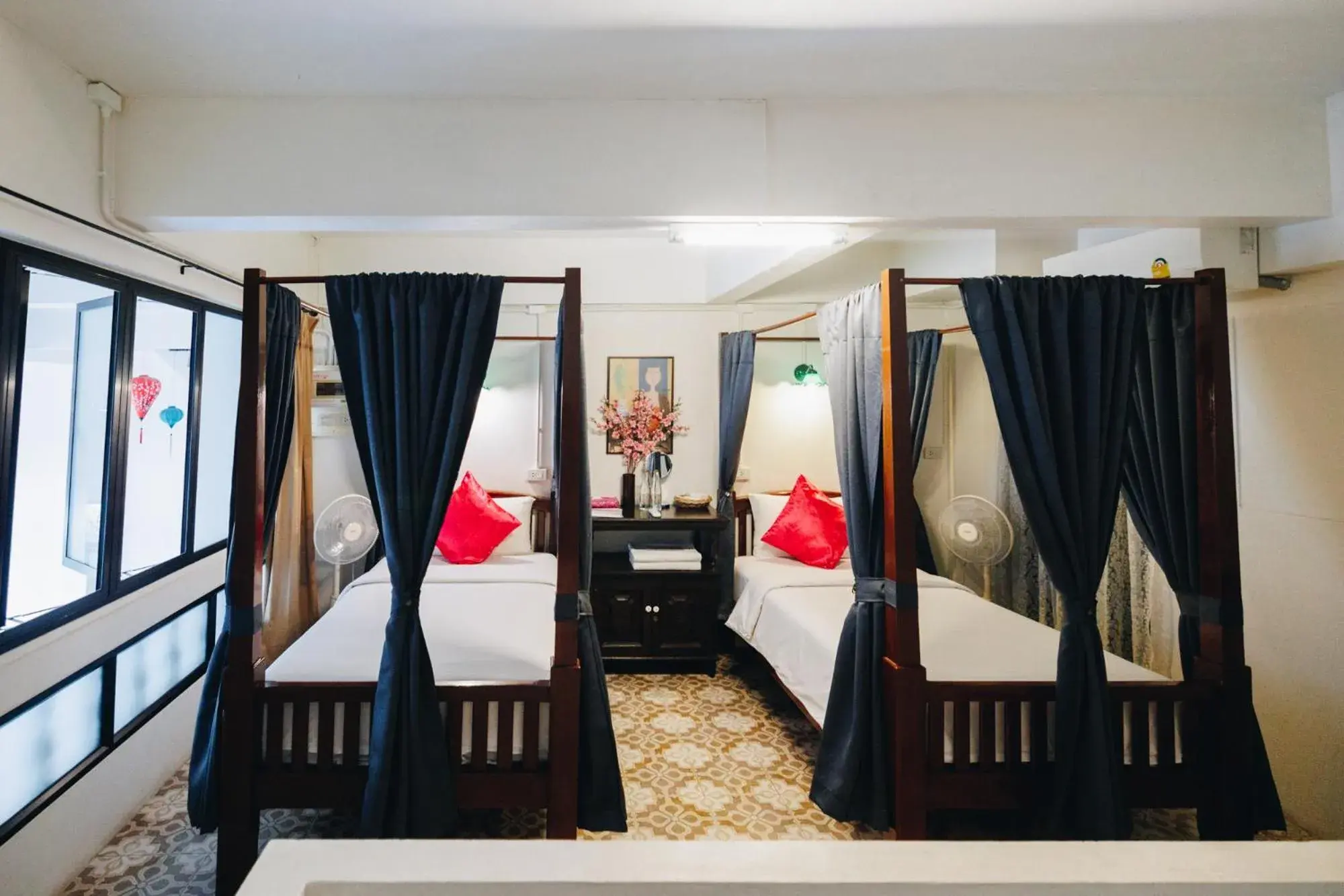 Twin Room with Shared Bathroom in Sleeper House Twin Room with Shared Bathroom in Sleeper House