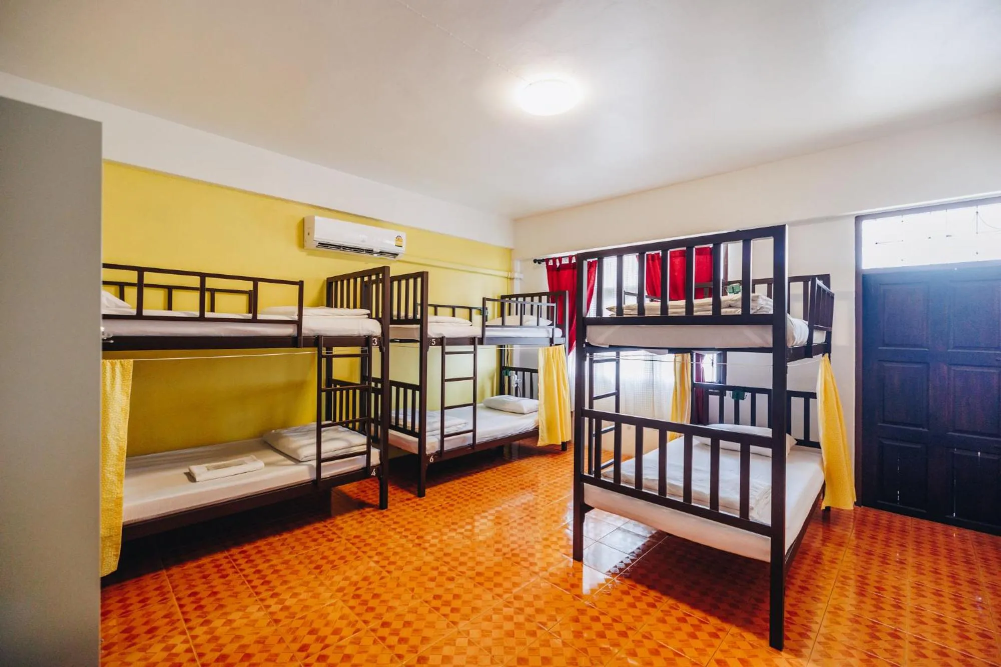 bunk bed, Bed in Sleeper House