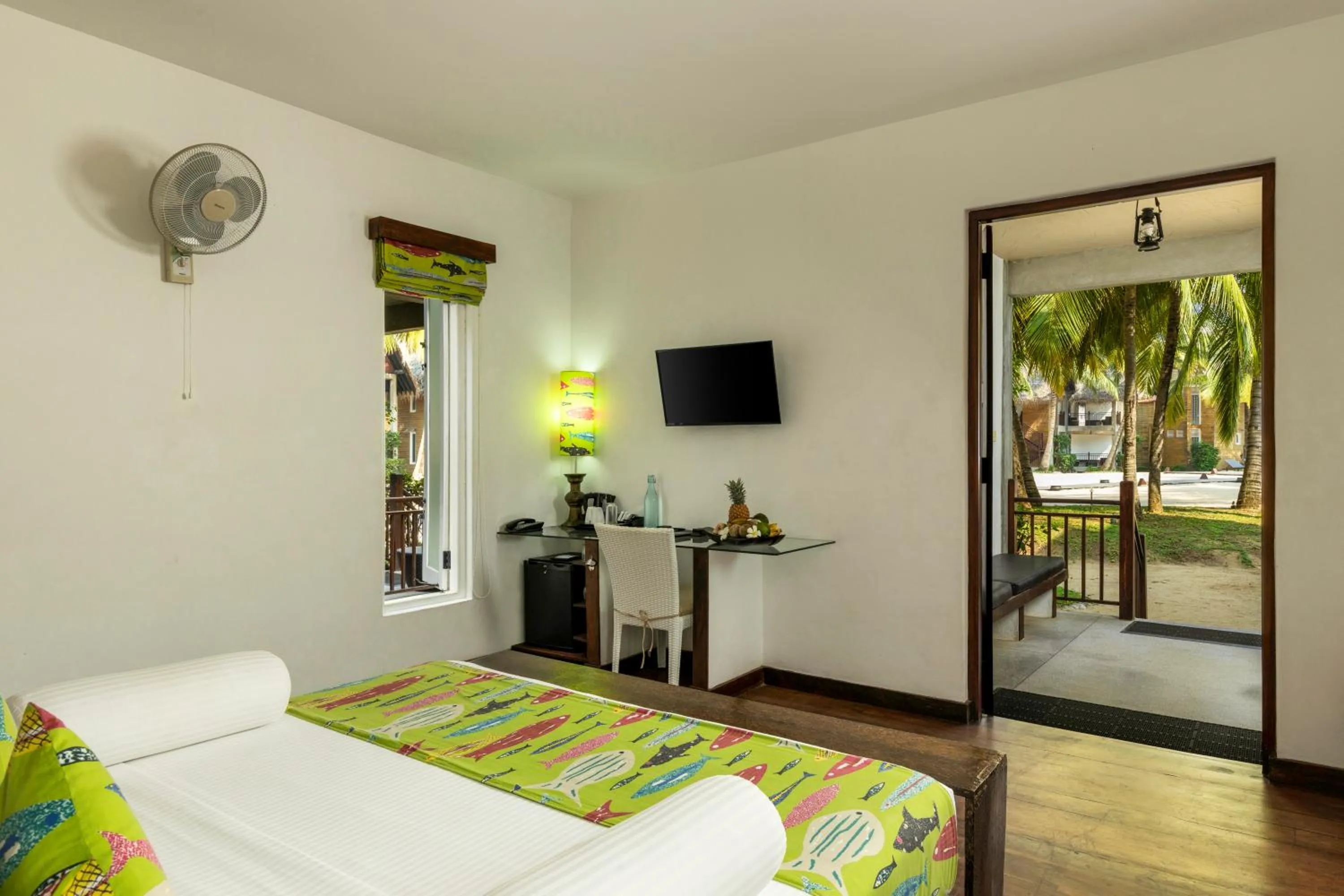 Bed in Maalu Maalu Resort & Spa - Thema Collection