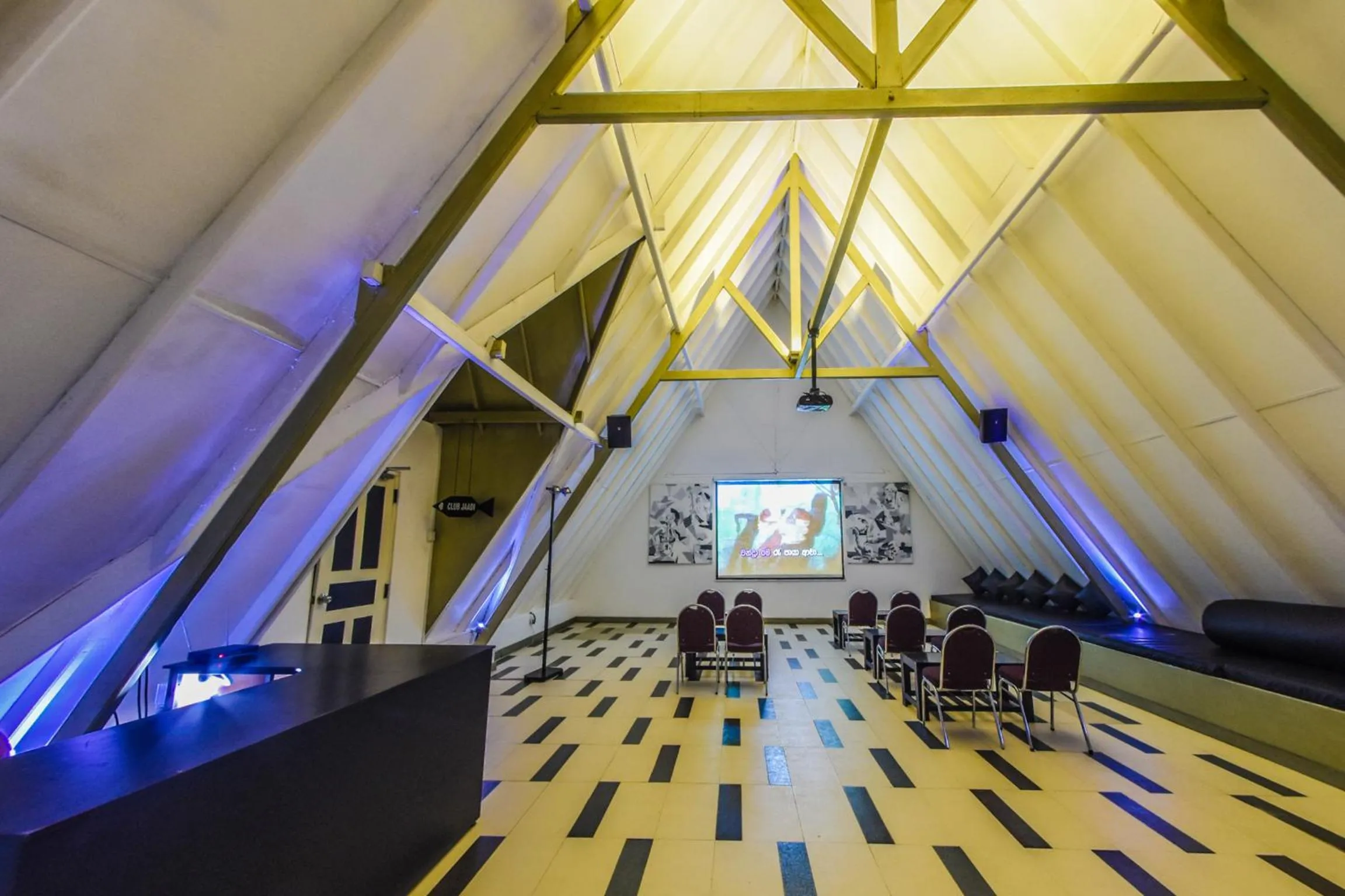 Communal lounge/ TV room in Maalu Maalu Resort & Spa - Thema Collection