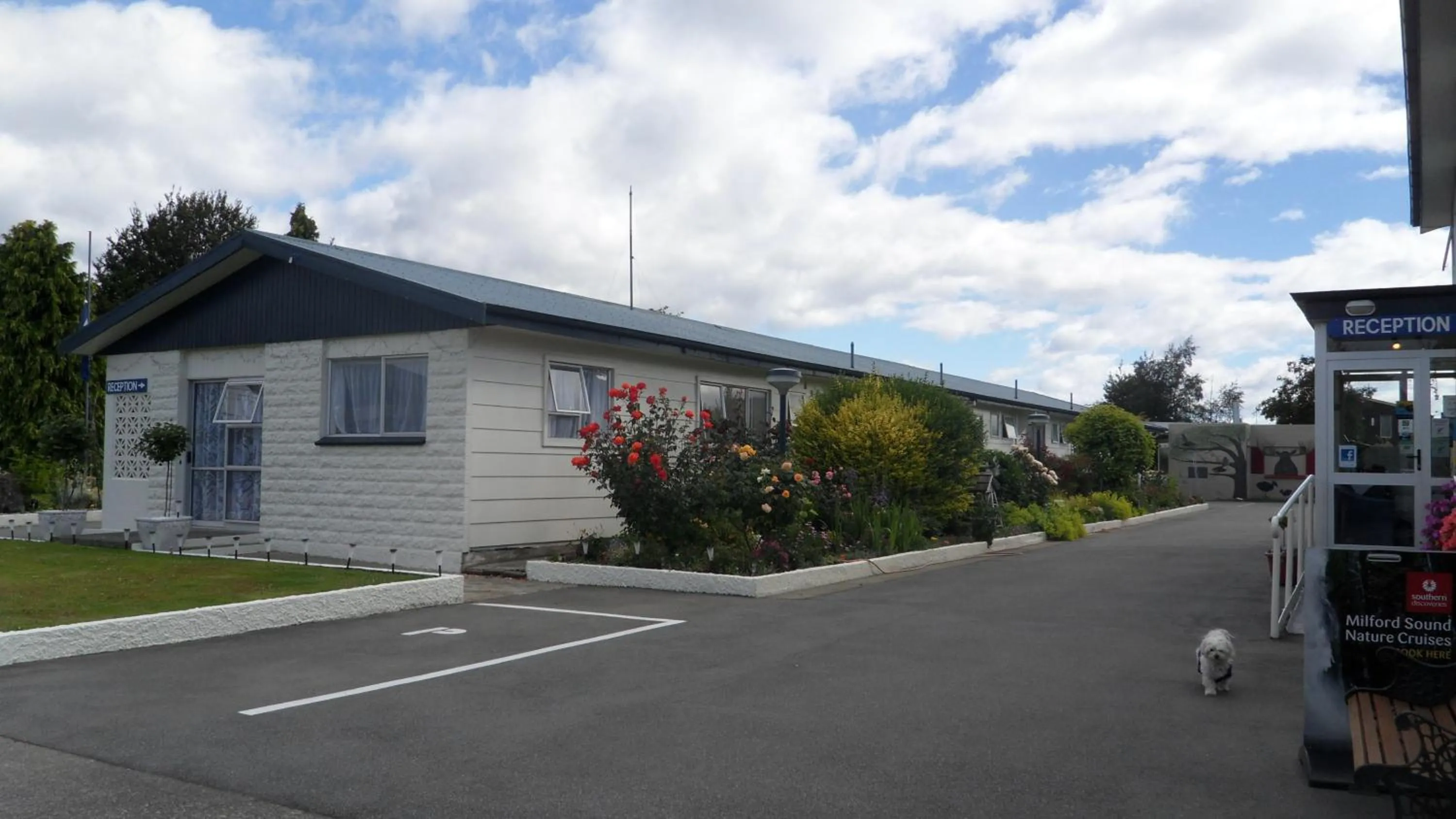 Property building in Aden Motel