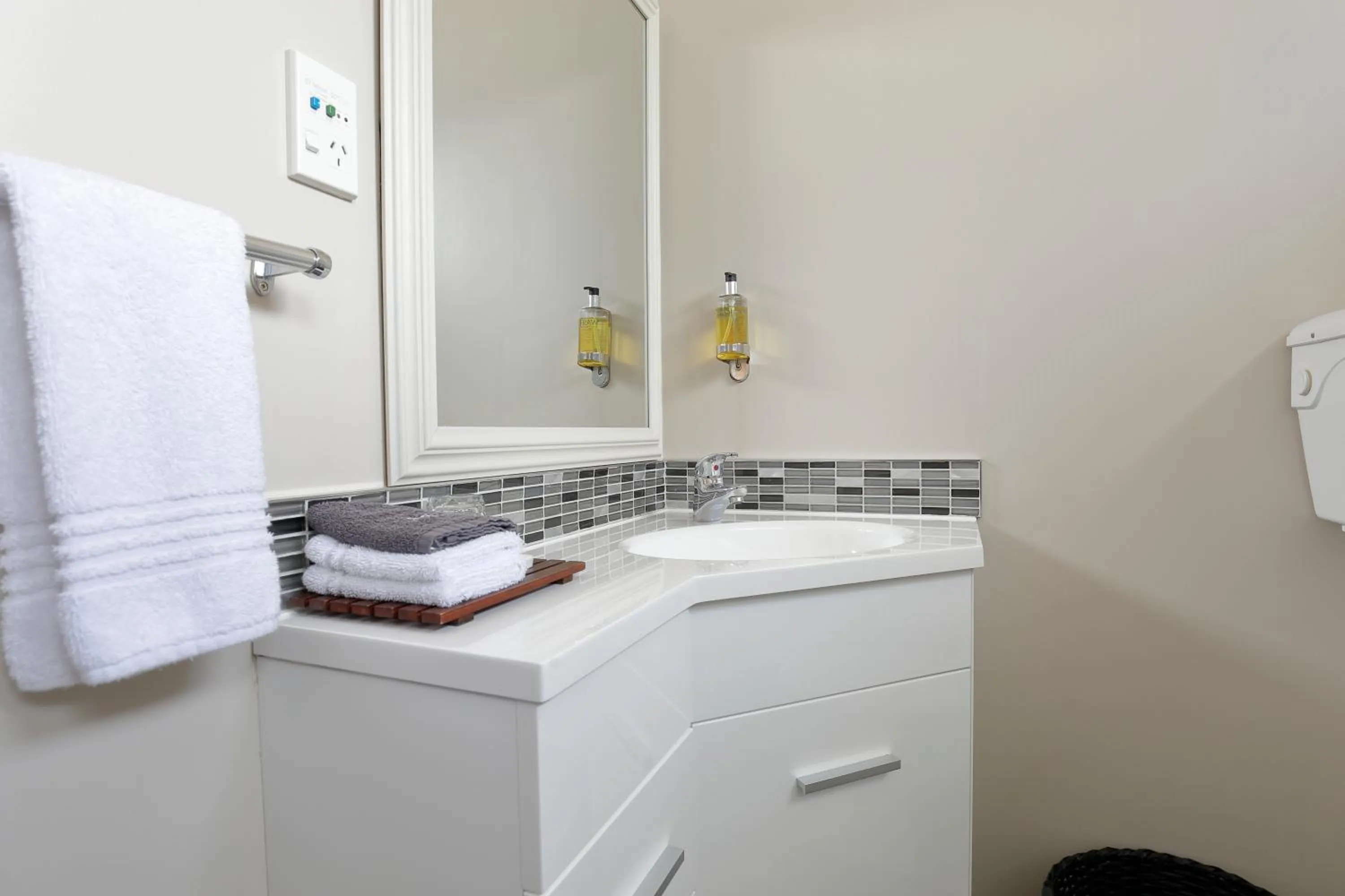 Bathroom in Aden Motel