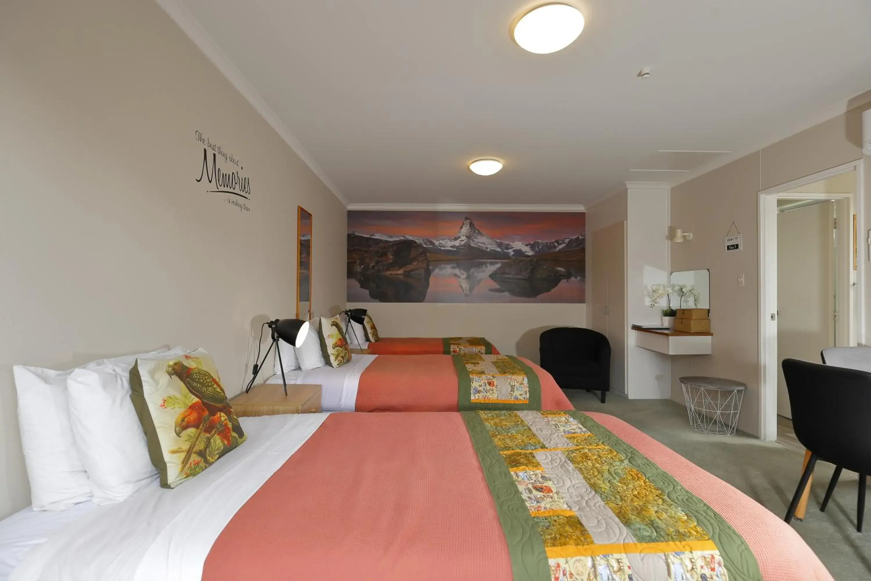 Triple Single Studio Room in Aden Motel Triple Single Studio Room in Aden Motel