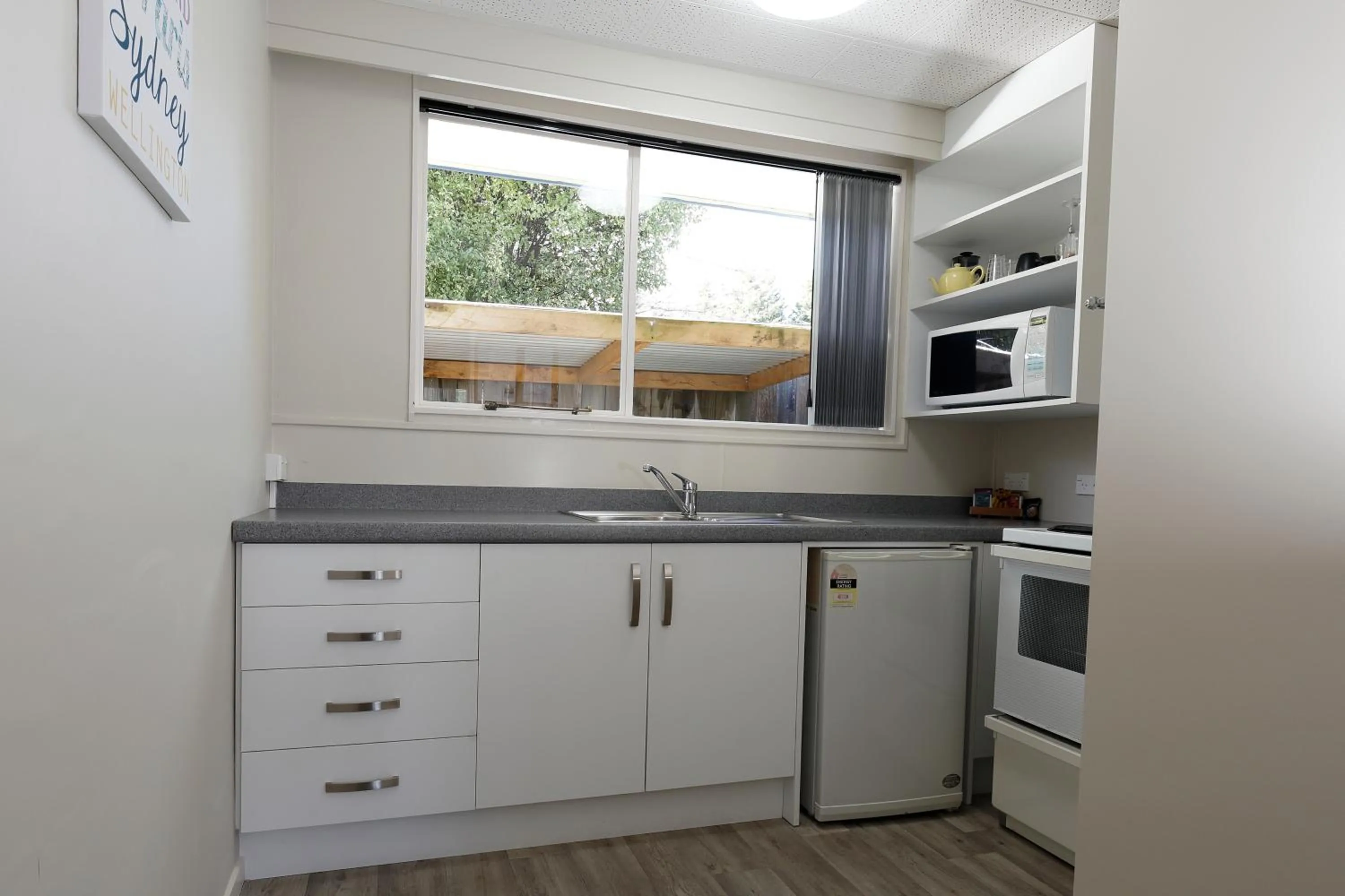 Kitchen or kitchenette in Aden Motel