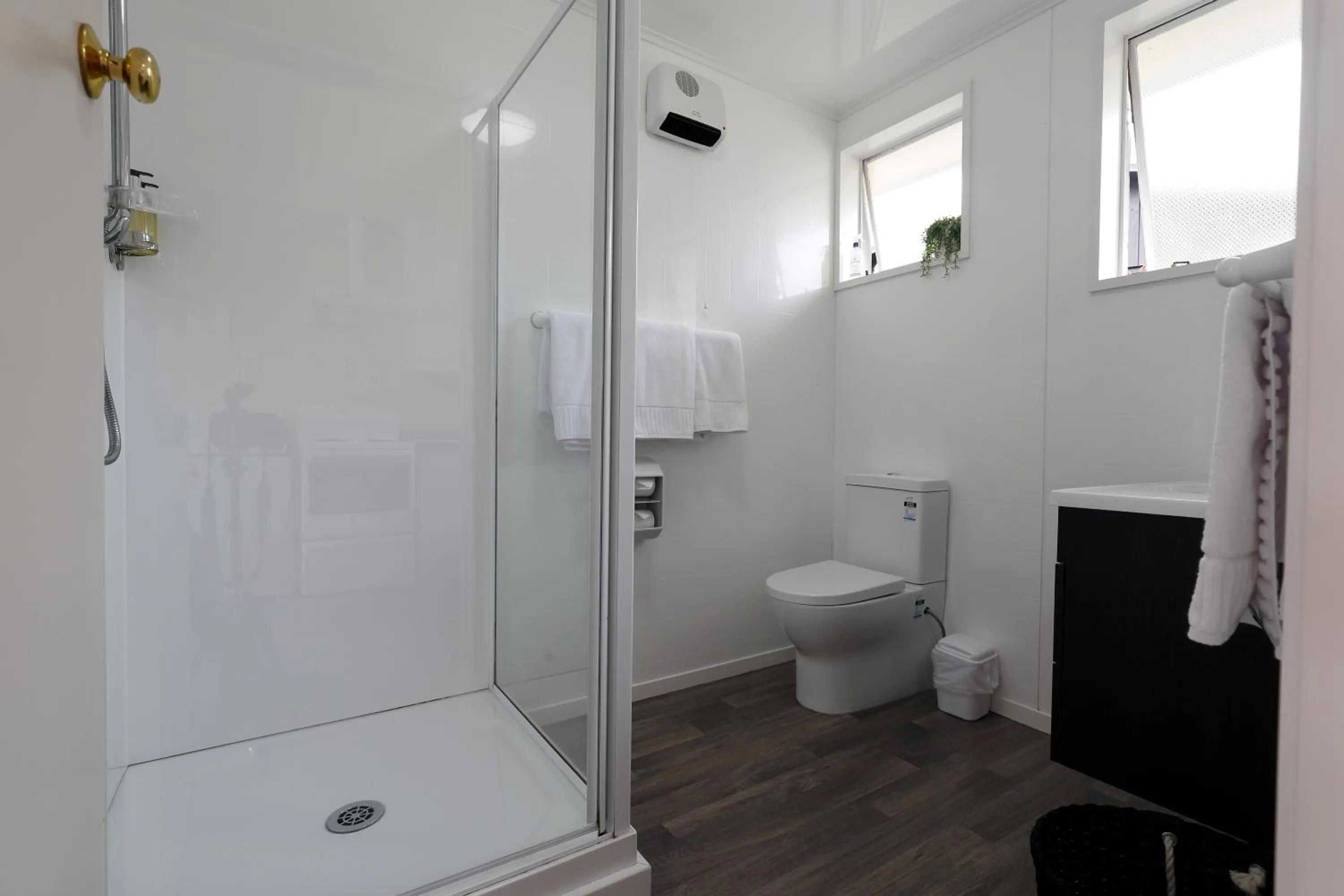 Bathroom in Aden Motel