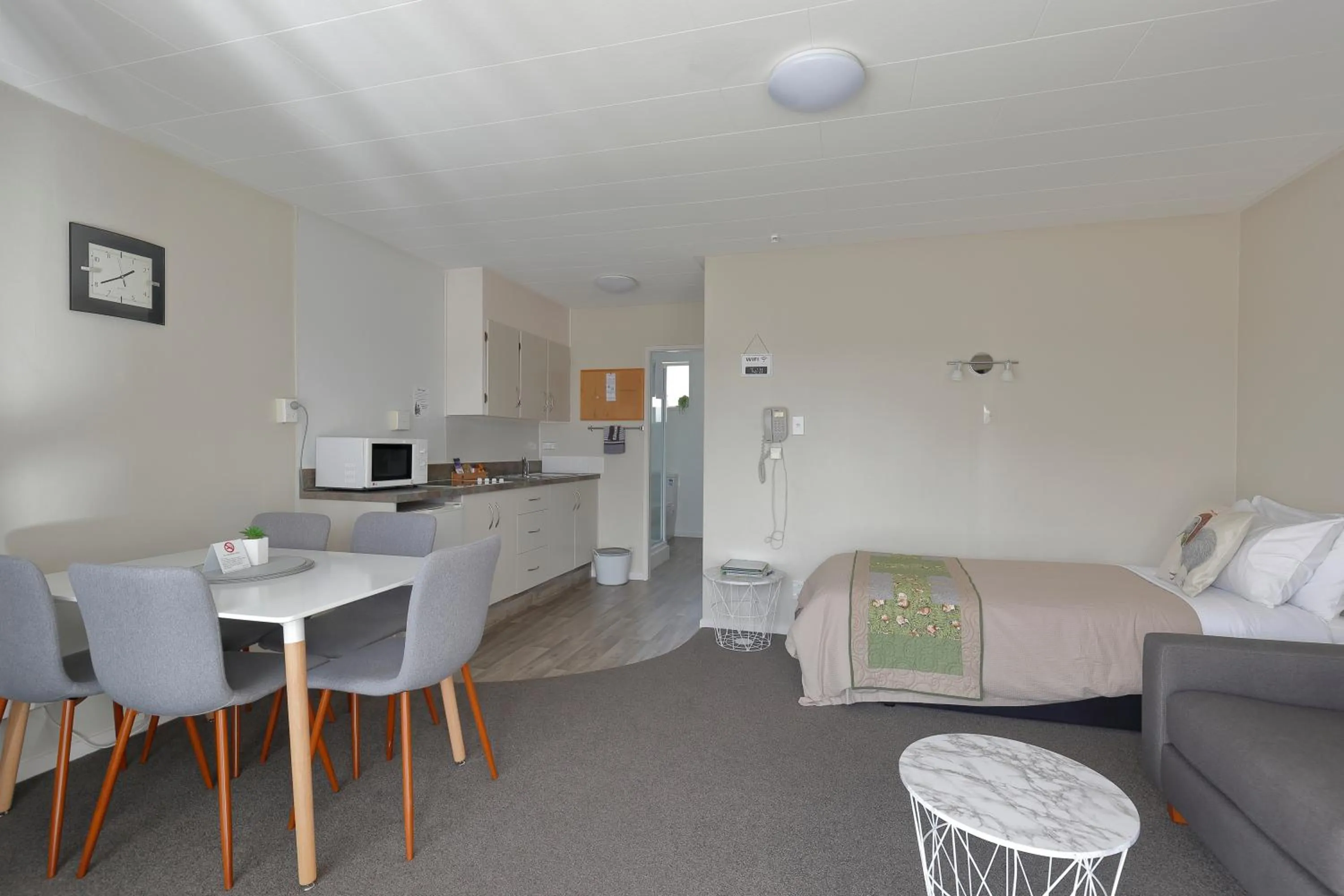 Living room in Aden Motel