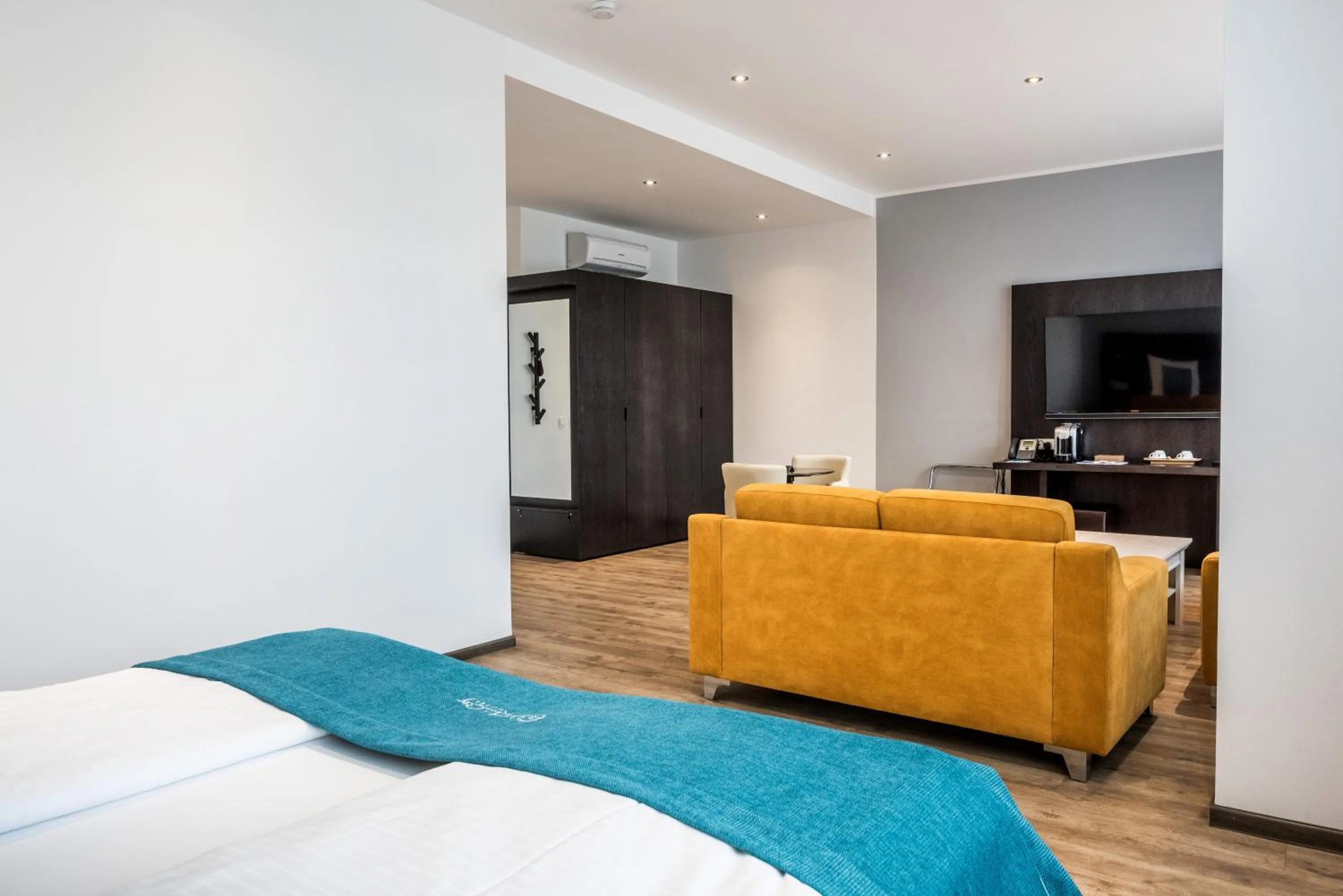 Living room, Bed in RheinCity Hotel & Boardinghouse