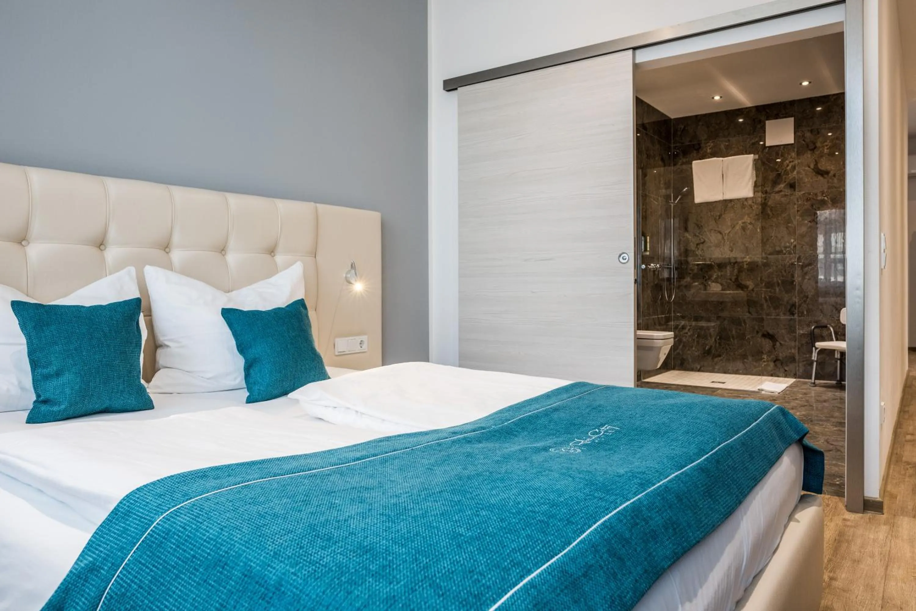 Photo of the whole room, Bed in RheinCity Hotel & Boardinghouse