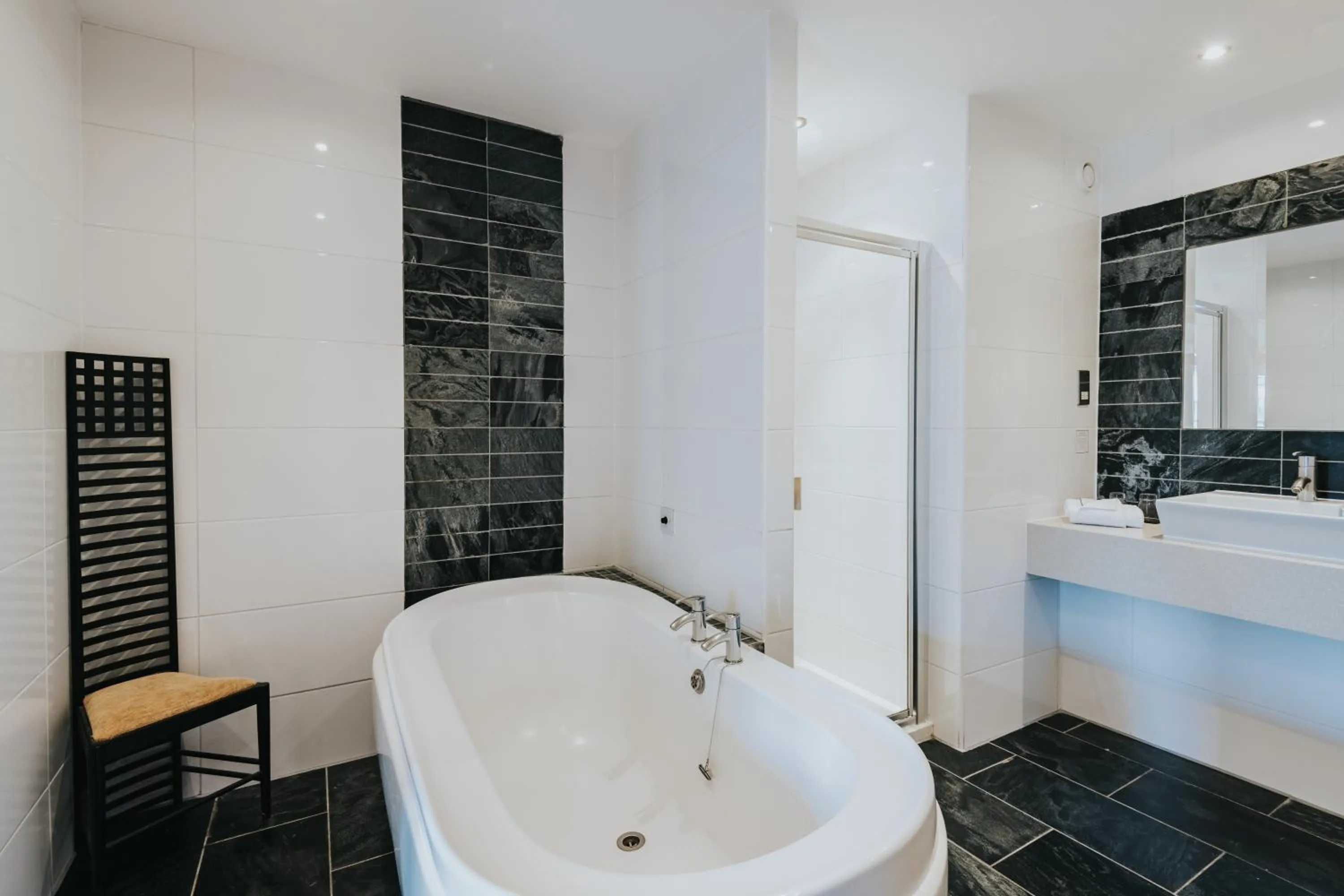 Bathroom in Lancaster House Hotel