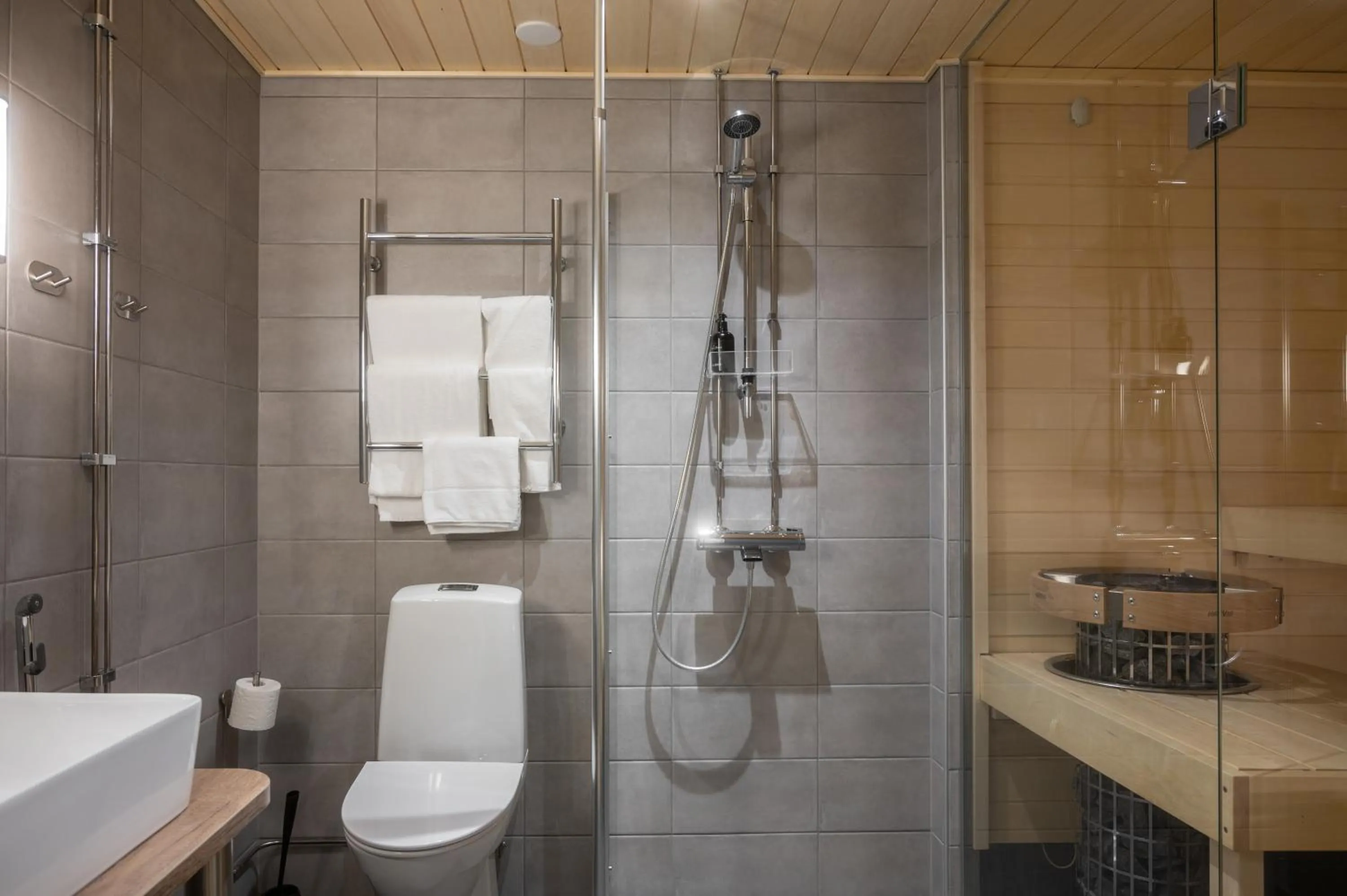 Shower in Hotel Vanajanlinna