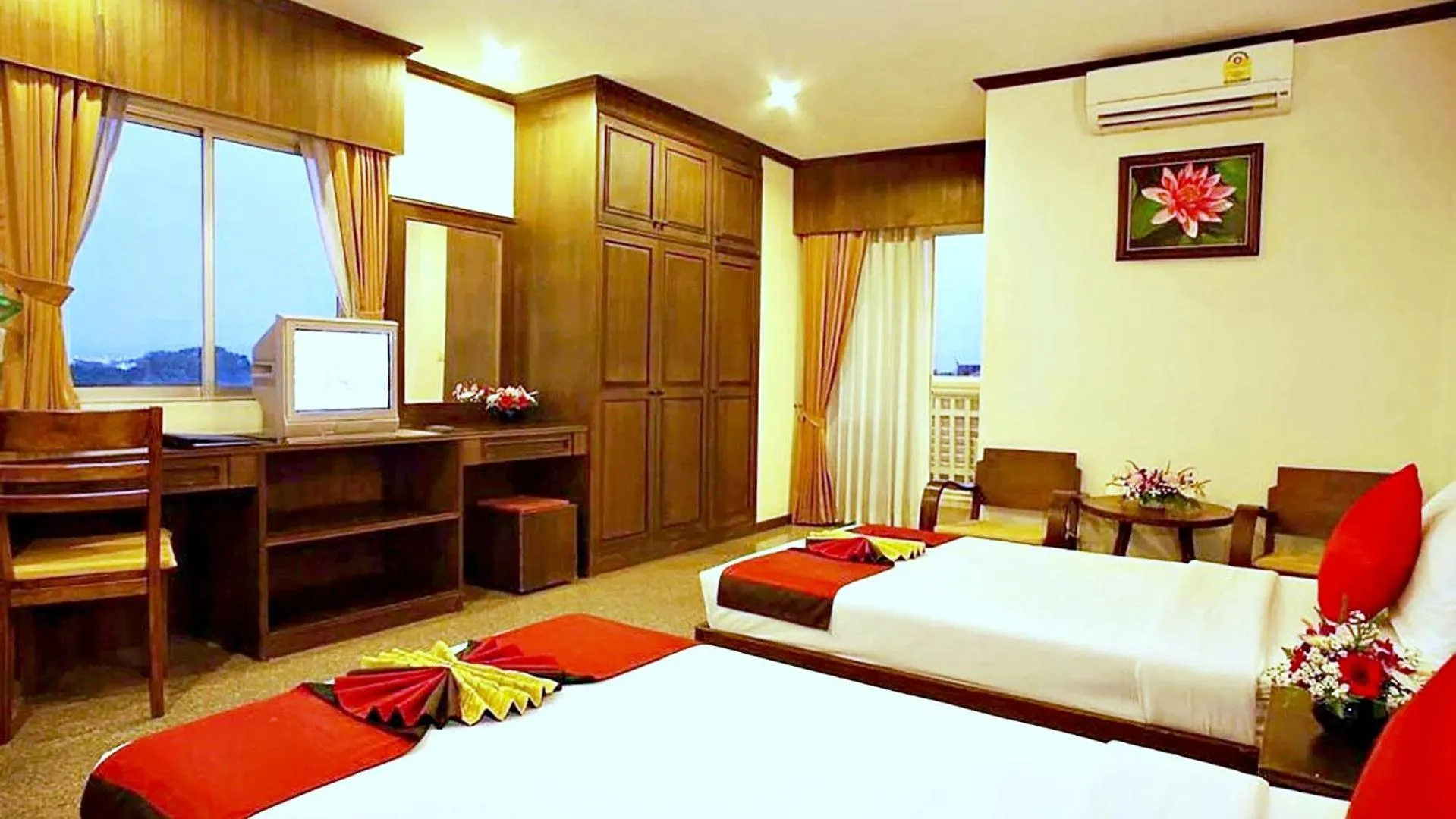 Bed in Royal Panerai Hotel Chiangmai