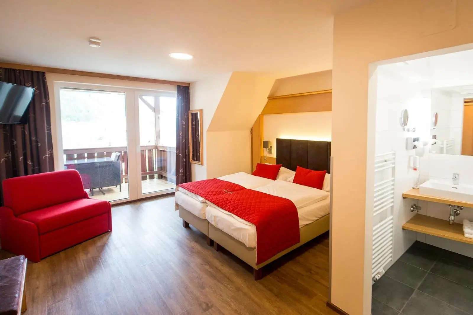 Deluxe Double Room with Balcony - single occupancy in Hotel Gasthof Lercher Deluxe Double Room with Balcony - single occupancy in Hotel Gasthof Lercher